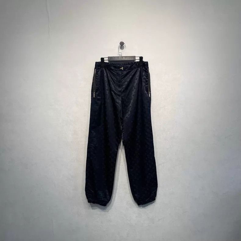 Louis Vuitton Louis Vuitton Full logo printed casual pants Size US 42 / EU 58 - 1 Thumbnail