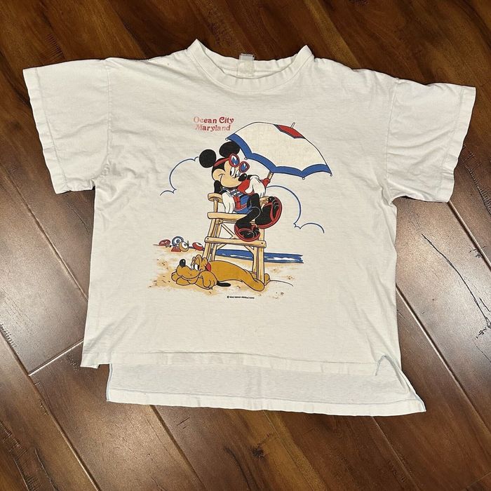 Vintage Vintage Walt Disney Mickey Mouse beach lifeguard cartoon tee ...