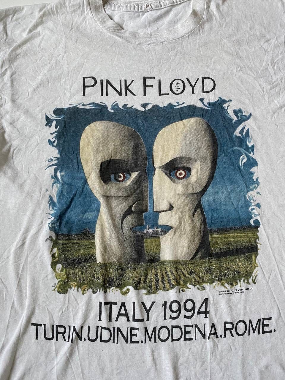 Sold Vintage 1994 Pink Floyd Tee size M