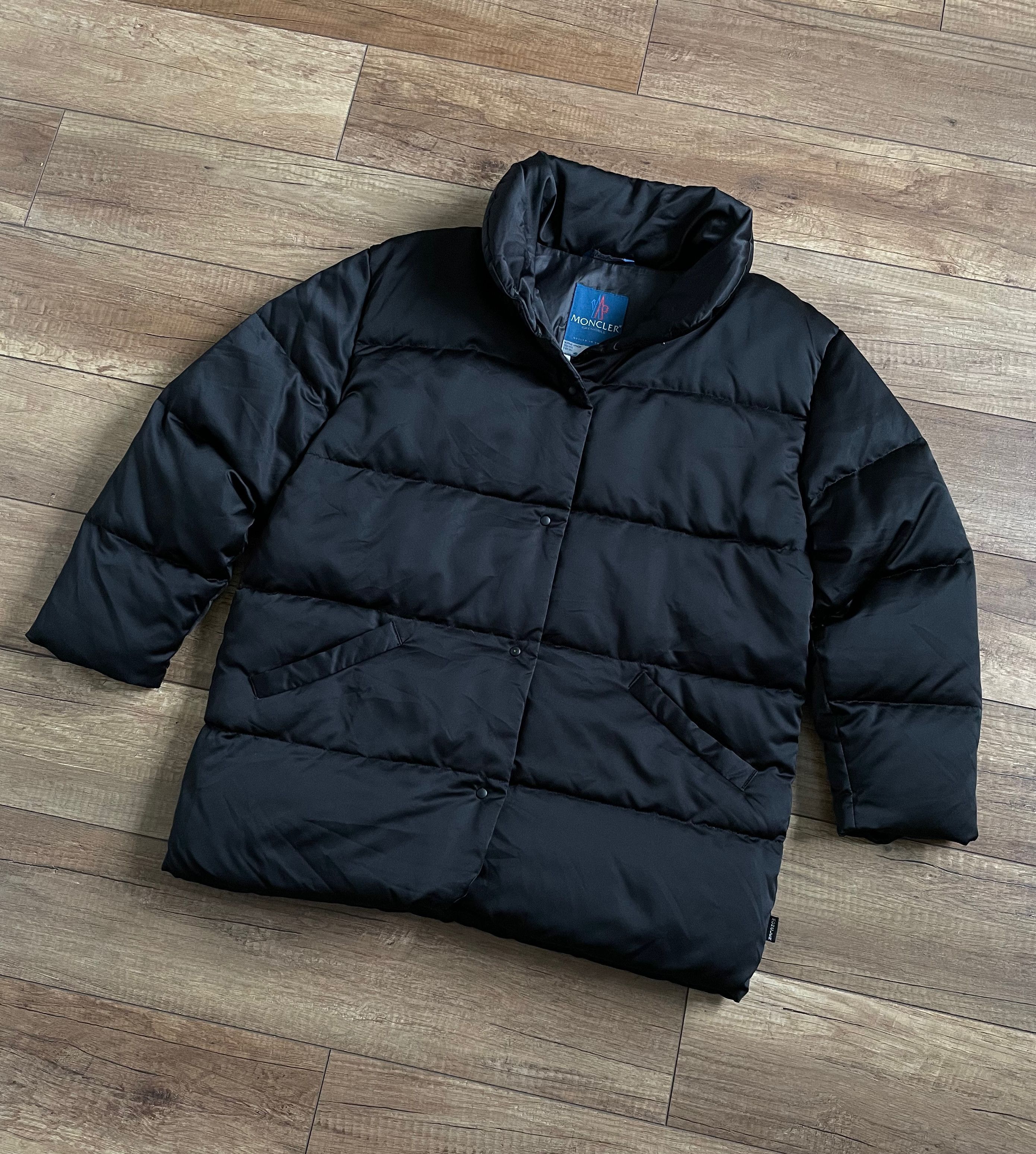 Moncler Vintage Moncler Grenoble Oversized Black Satin Down Jacket Size M / US 6-8 / IT 42-44 - 1 Thumbnail