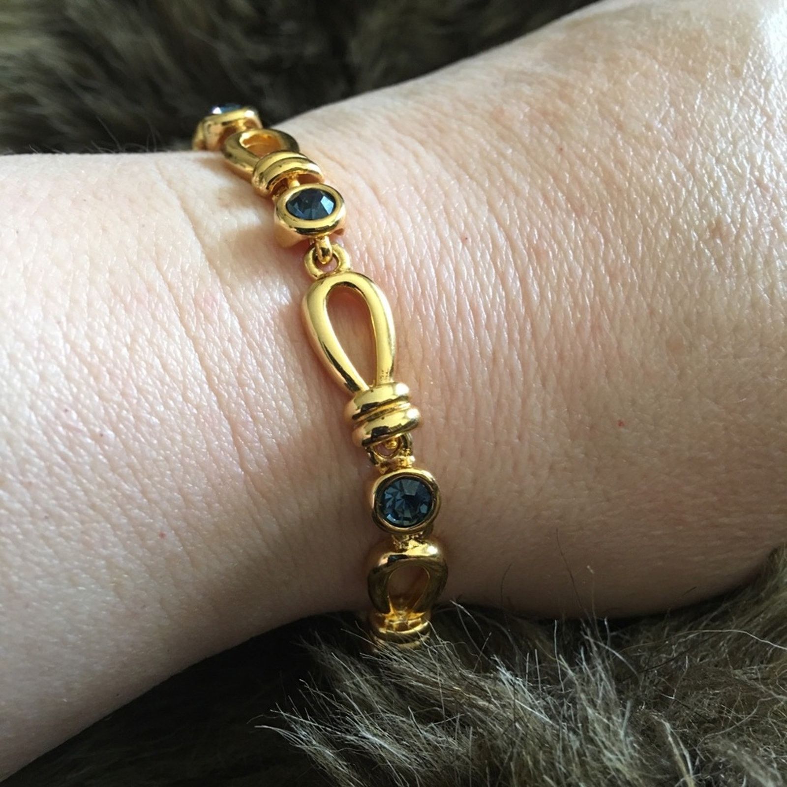Jewelry Shiny gold tone rope design rhinestone bracelet Size ONE SIZE - 3 Thumbnail