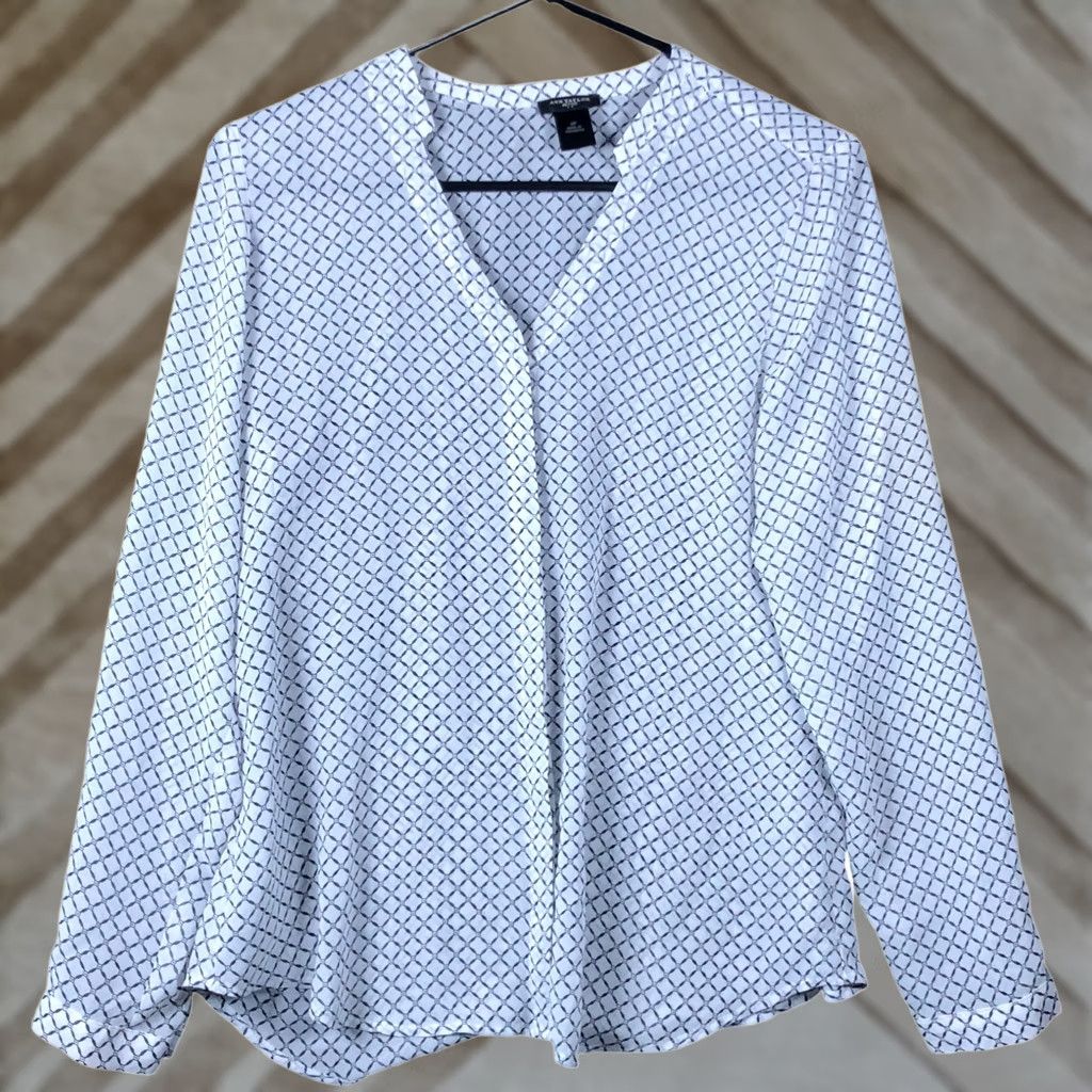 Ann Taylor Ann Taylor Women Blouse White Black Geometric Petite Sheer V-Neck Long Sleeve SP Shirt Size S / US 4 / IT 40 - 1 Thumbnail