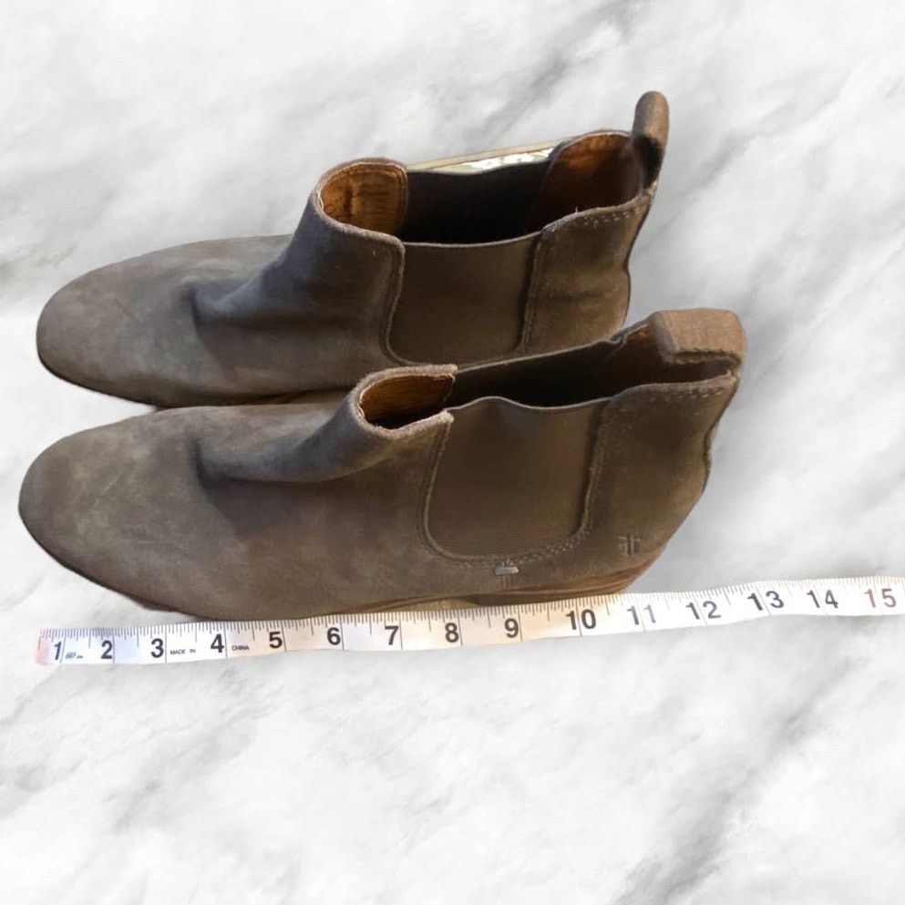 Frye Frye Men's Gray Beige Genuine Suede Chelsea Boots Size 8.5 Size US 8.5 / EU 41-42 - 8 Thumbnail