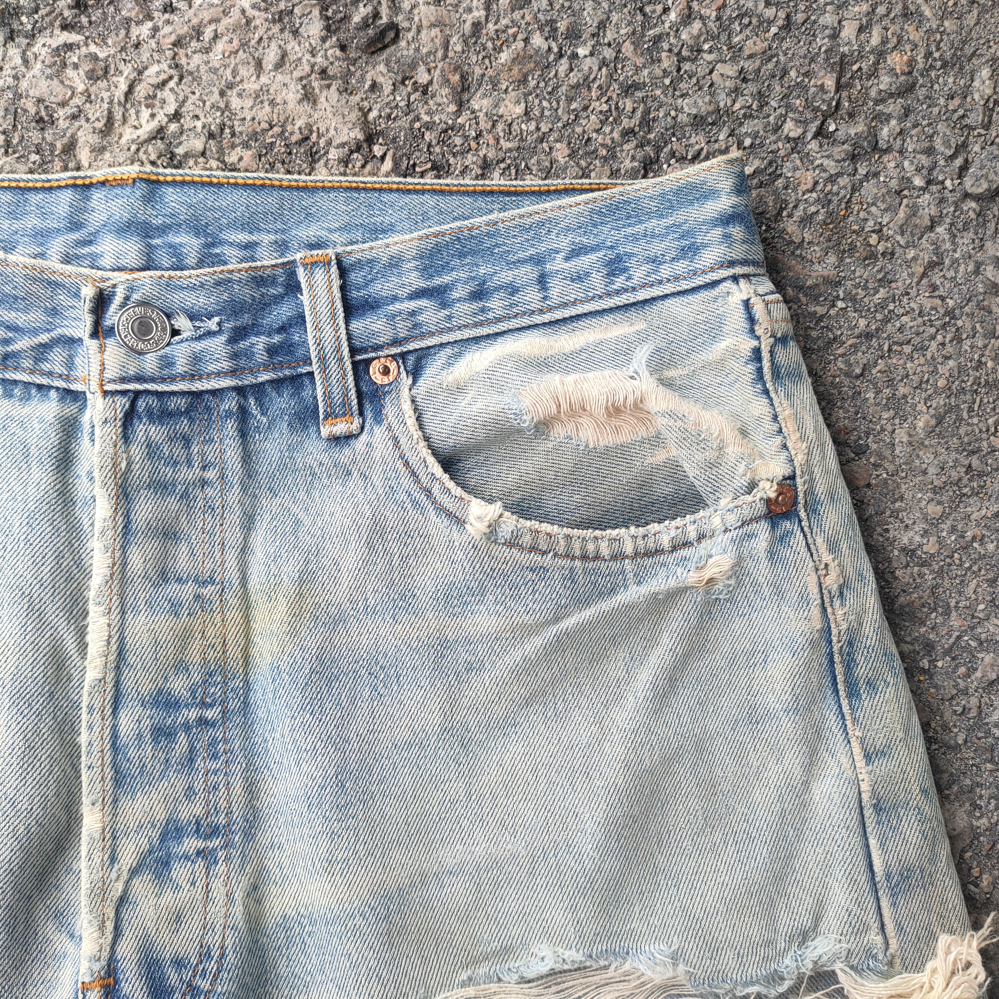 Levi's Vintage Clothing VINTAGE 97' LEVI'S 501 USA RIPPED FADED JEANS DENIM PANTS Size US 34 / EU 50 - 16 Thumbnail