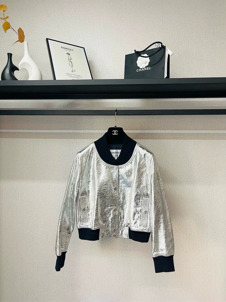 Chanel Chanel Silver pleated bomber jacket 2504-Nextarrow Size M / US 6-8 / IT 42-44 - 1 Thumbnail