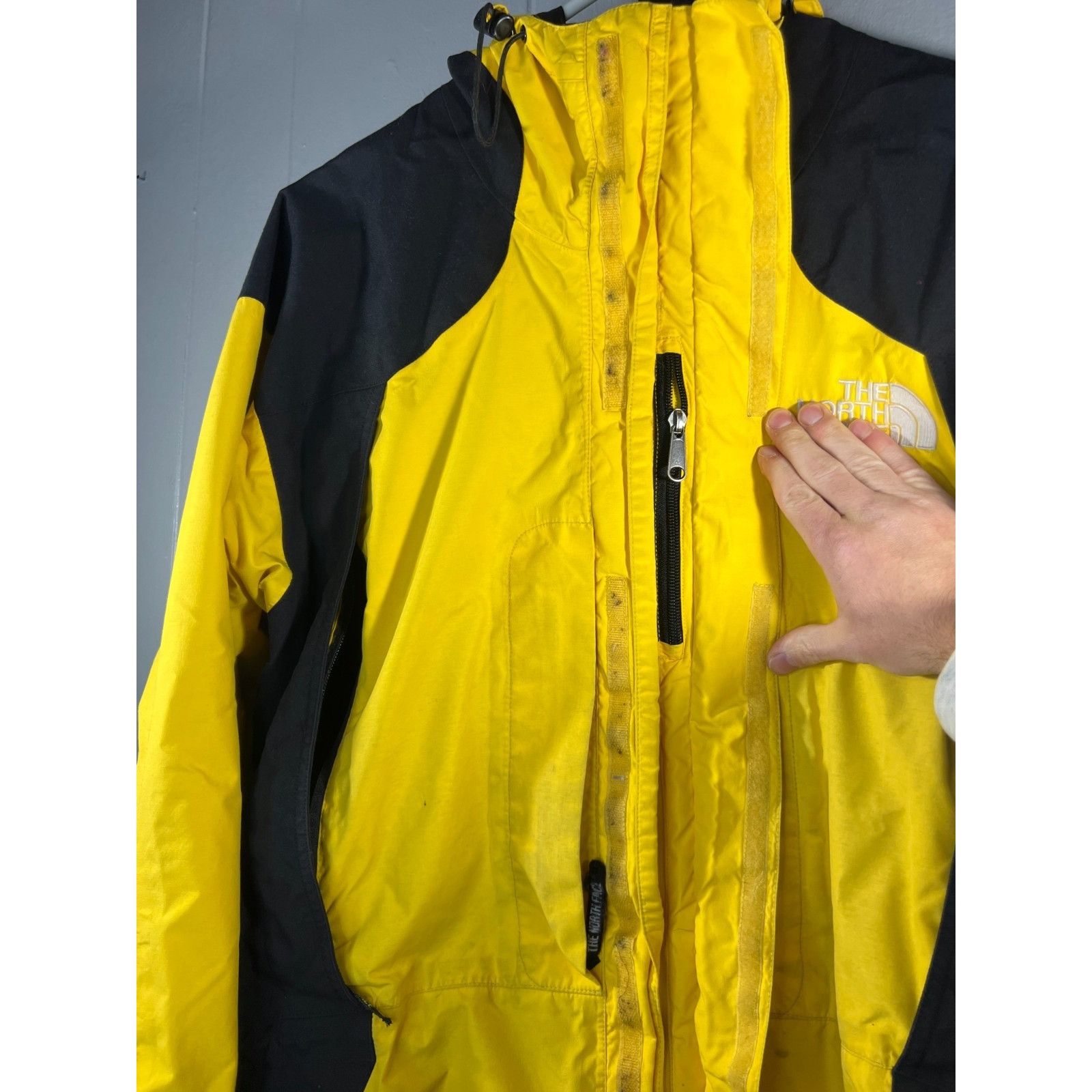 The North Face Vintage The North Face Mountain Jacket Men Black Yellow Colo Size US L / EU 52-54 / 3 - 4 Thumbnail