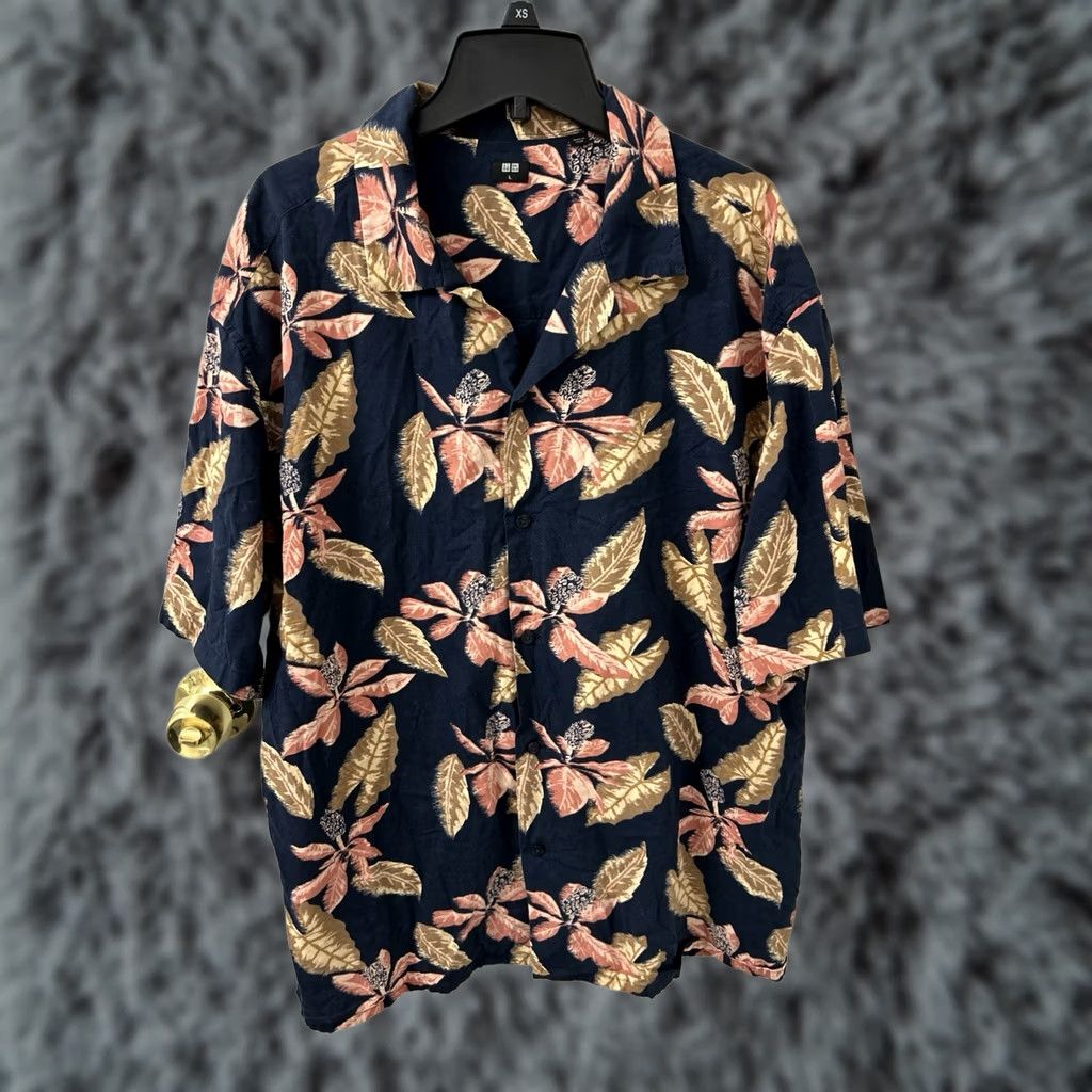 Uniqlo UNIQLO Floral Shirt Mens L Blue Hawaiian Short Sleeve Button-Up Casual Shirt Size US L / EU 52-54 / 3 - 1 Thumbnail