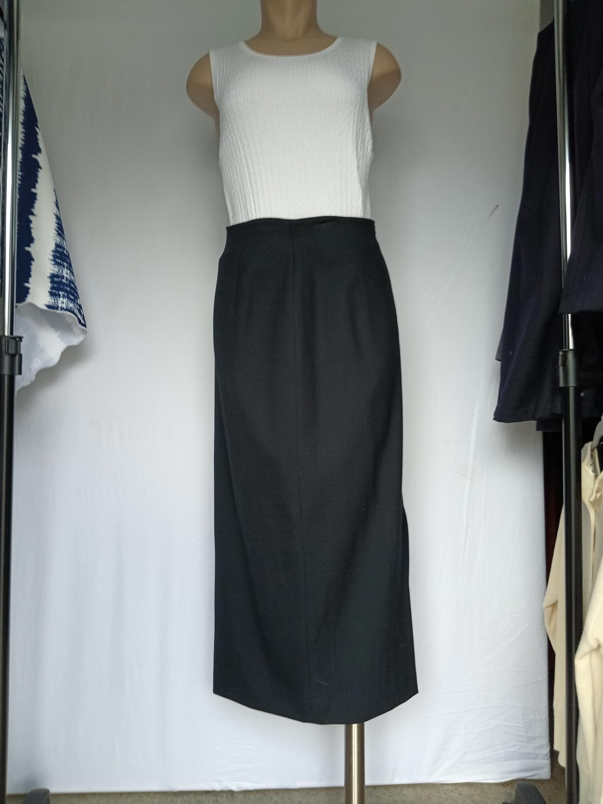 Designer Elegant Rena Rowan Black Pencil Skirt - Size 8 Size 30" / US 8 / IT 44 - 1 Thumbnail
