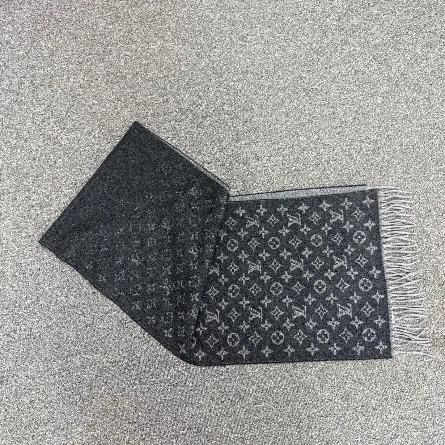 Louis Vuitton LV Gradient Monogram Wool Scarf 200x37cm 99 New Size ONE SIZE - 1 Thumbnail