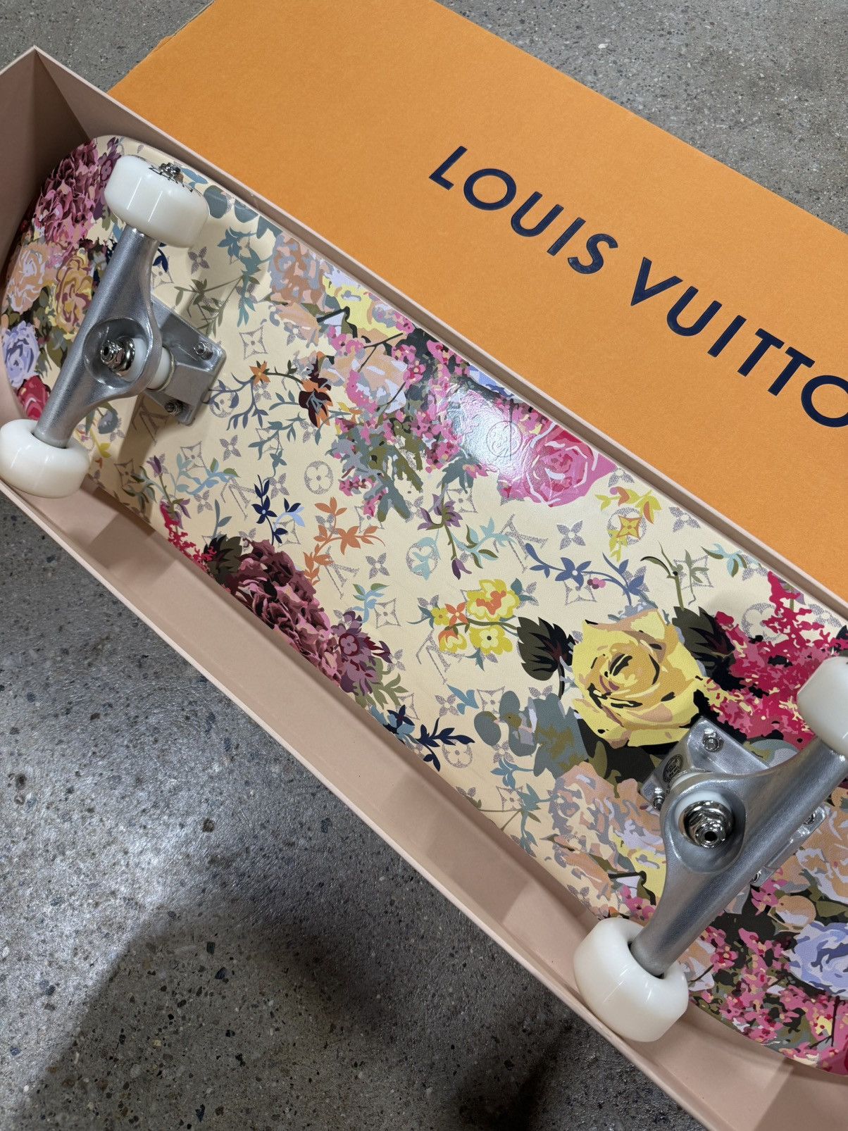 Louis Vuitton × Virgil Abloh Louis Vuitton Floral Monogram Skateboard RARE NEW Size ONE SIZE - 2 Thumbnail