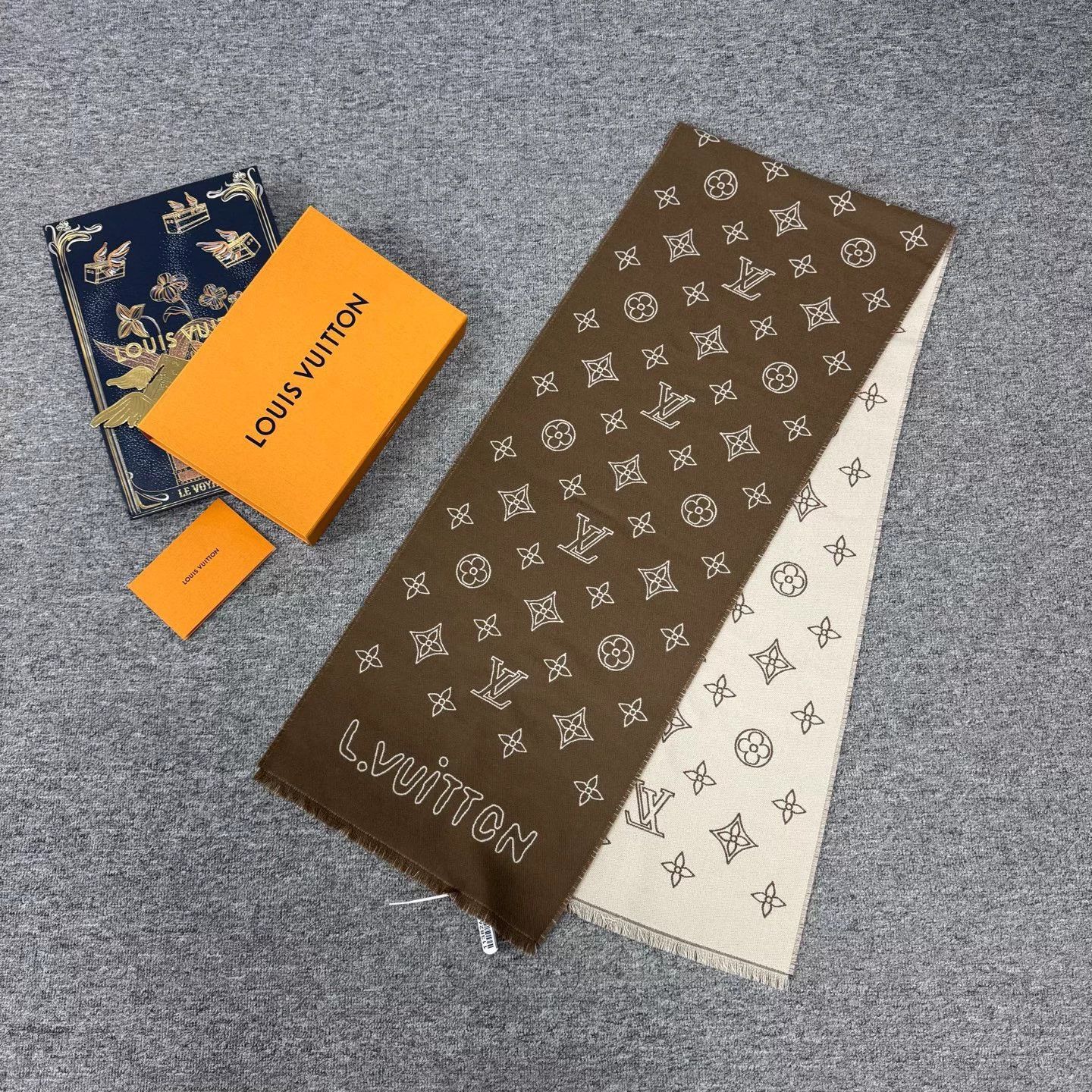 Louis Vuitton LV New Double Sided Monogram Wool Scarf Mint Size ONE SIZE - 1 Thumbnail