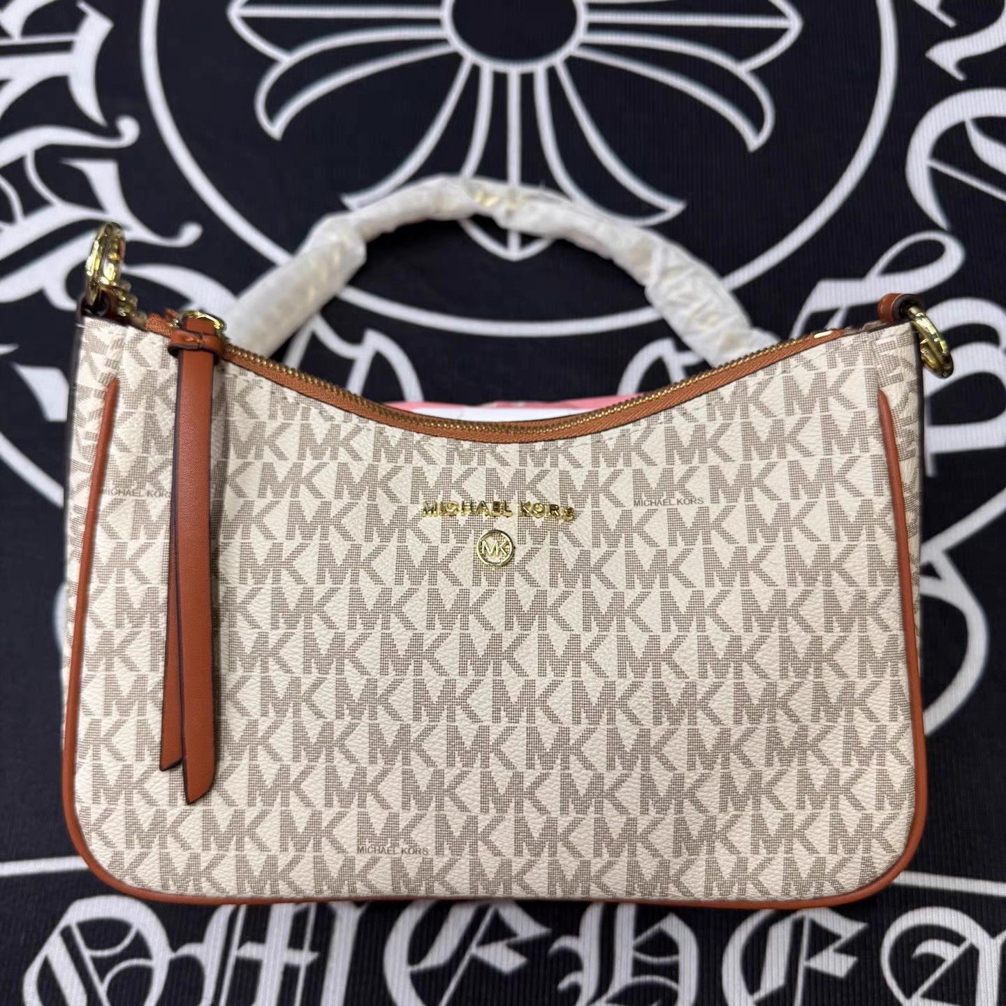 Michael Kors MK White & Brown All-Over Print Shoulder Bag Q10 Size ONE SIZE - 1 Thumbnail