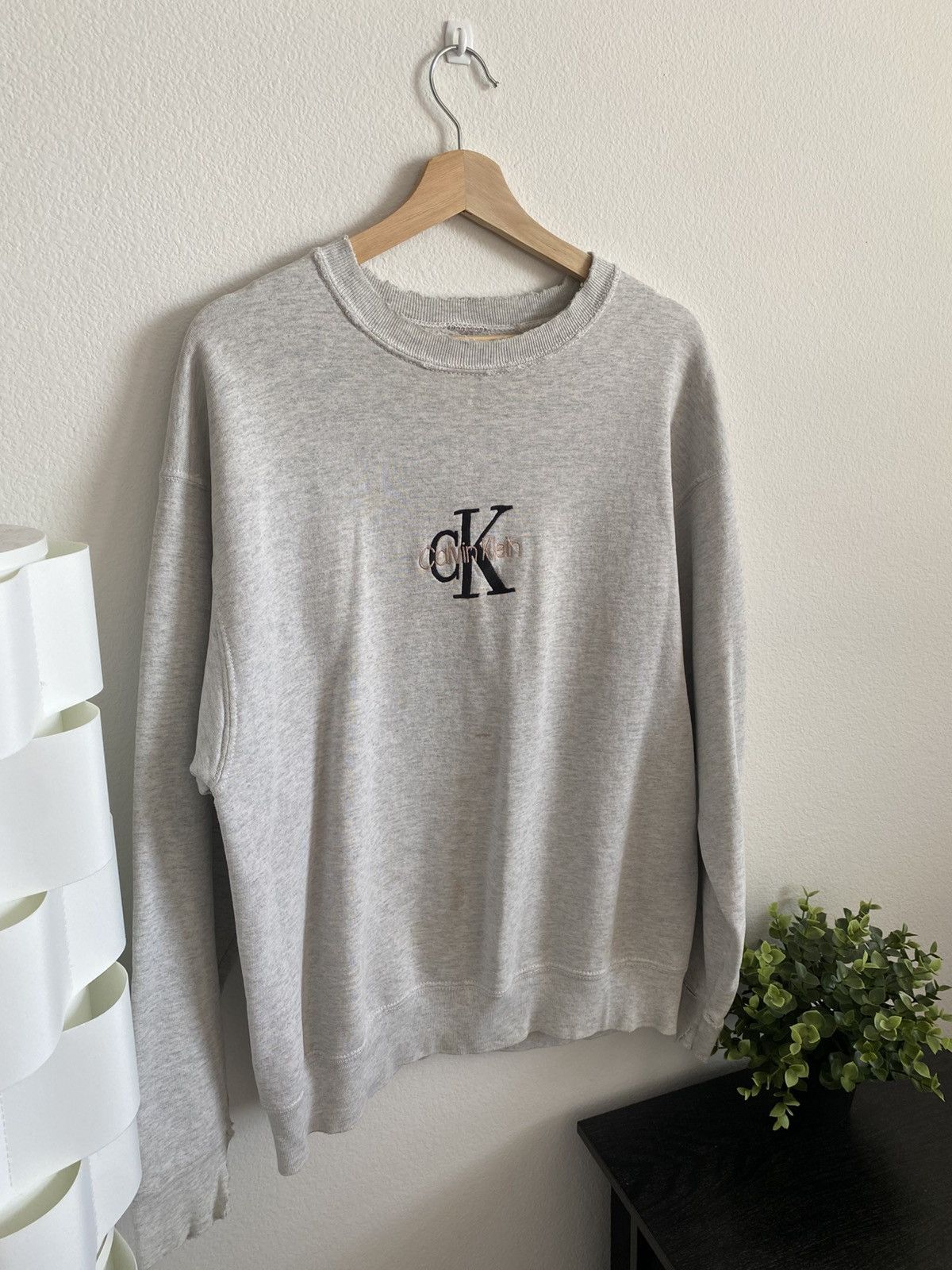 Calvin Klein Vintage Thrashed 90s Calvin Klein Crewneck Sweatshirt Size US L / EU 52-54 / 3 - 2 Thumbnail