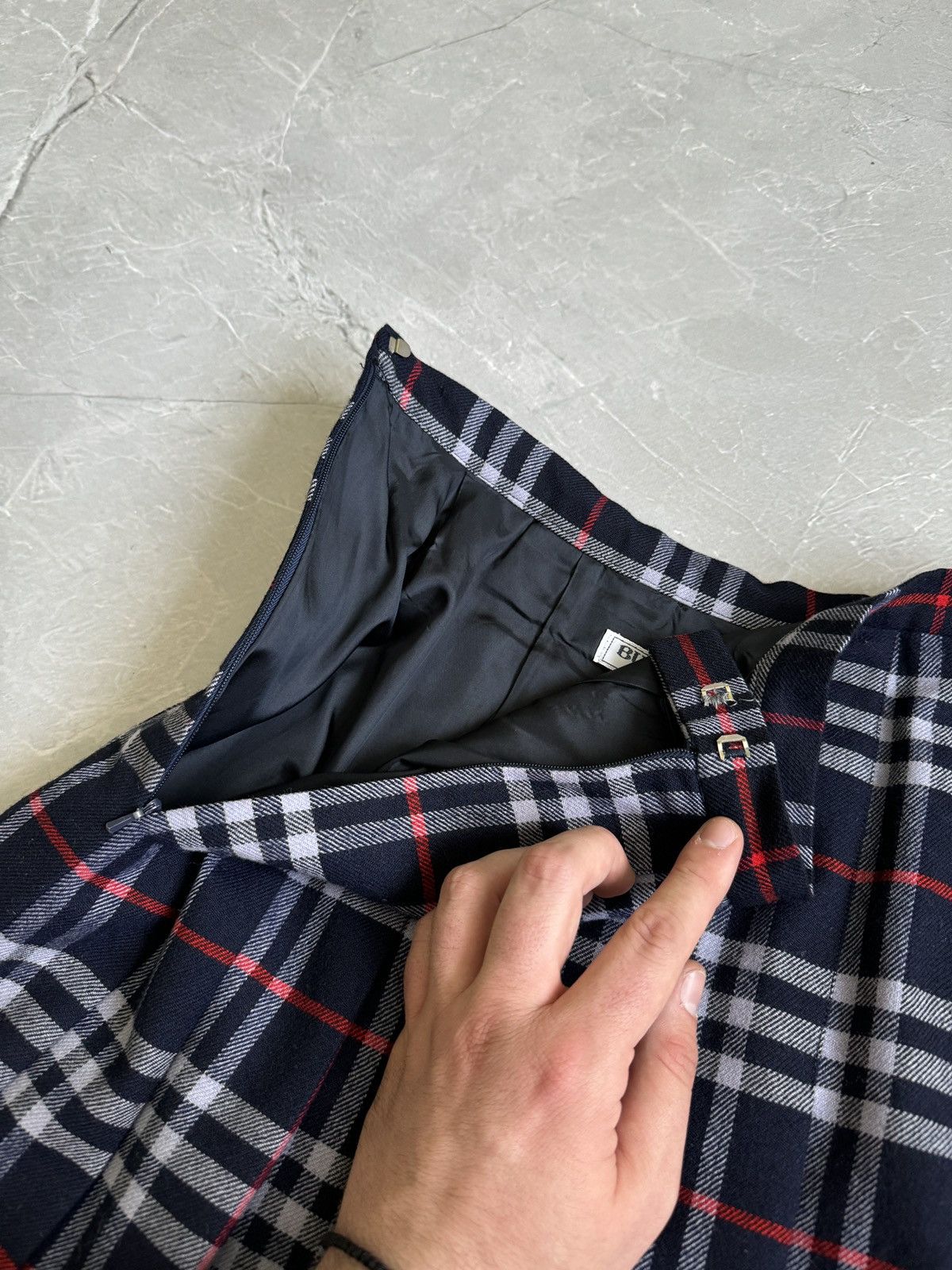 Burberry Vintage Burberrys Wrap Pleated Midi Skirt Navy Size 30" / US 8 / IT 44 - 17 Thumbnail