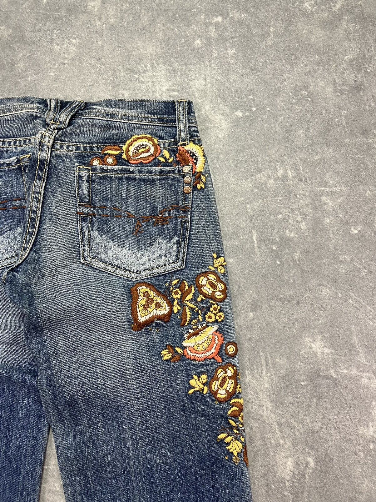 Miss Me Miss Me Vintage Embroidered Flowers Flared Bootcut Denim 25 Size 25" / US 0 / IT 36 - 13 Thumbnail