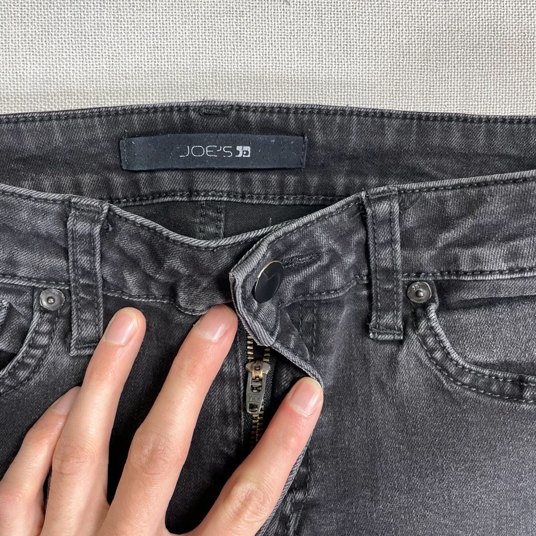 Vintage **Women Size 27 Black Skinny Jeans Mid Rise Zipper** User: Women Size 27 Black Skinny Jeans Mid Rise Zipper Size 27" / US 4 / IT 40 - 4 Thumbnail