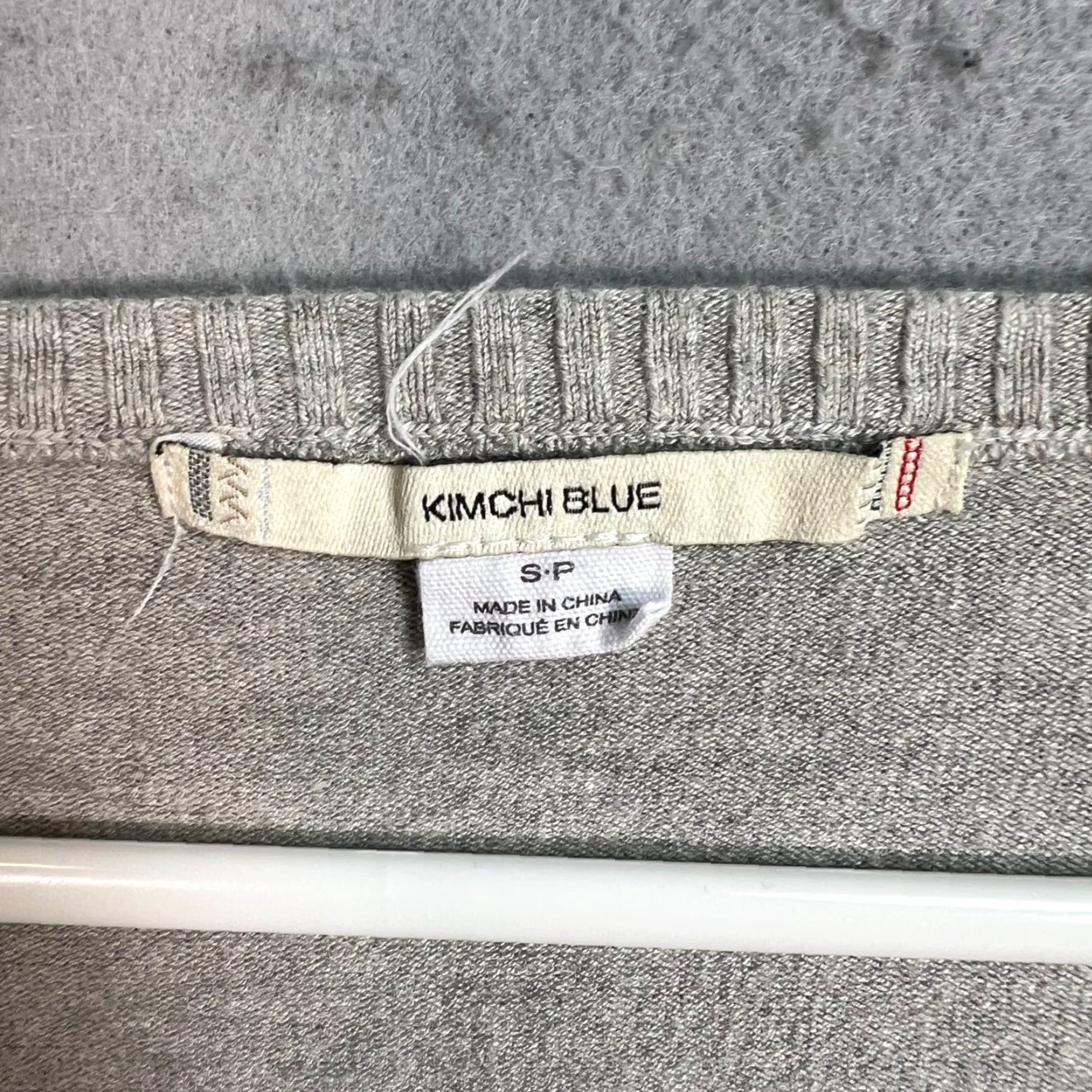 Vintage VINTAGE Kimchi Blue Gray Scoop Neck Long Sleeve Cropped Sweater Womens Small Pullover Knit Cotton/Viscose Womens Small Grey 90s/80s? Size S / US 4 / IT 40 - 3 Thumbnail