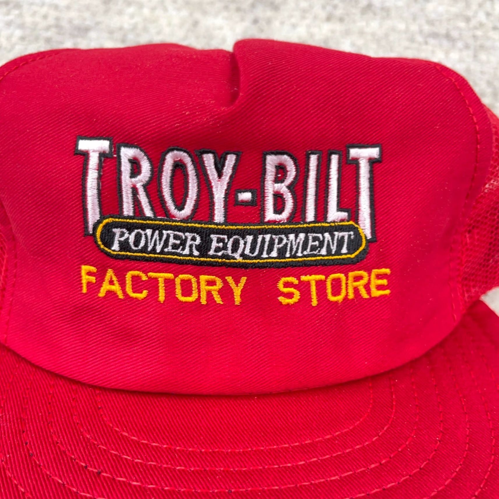 Vintage VINTAGE Louisville MFG Trucker Hat Cap - Red Cotton Twill Adjustable - 80s Retro American Style Mens Hat Size ONE SIZE - 2 Thumbnail