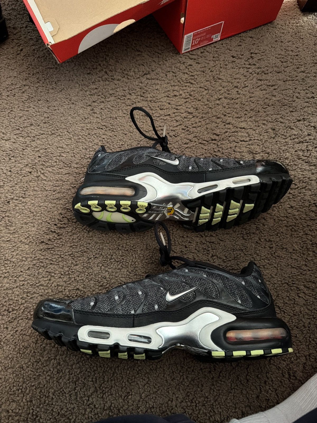 Nike Nike Air Max Plus SE Size US 10.5 / EU 43-44 - 2 Thumbnail
