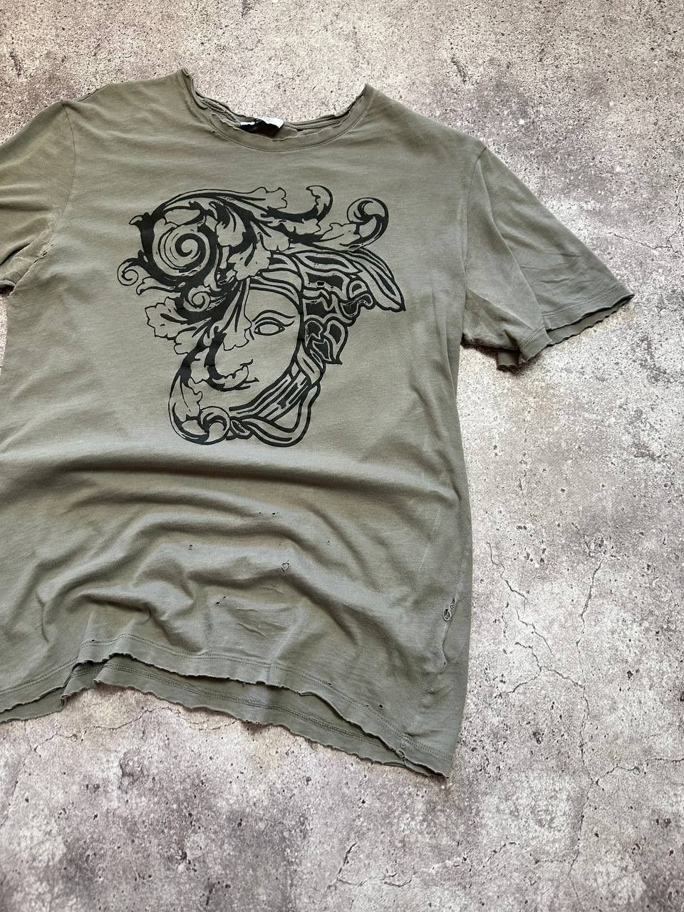 Versace Versace Gray Logo T-Shirt Distressed Size US M / EU 48-50 / 2 - 3 Thumbnail