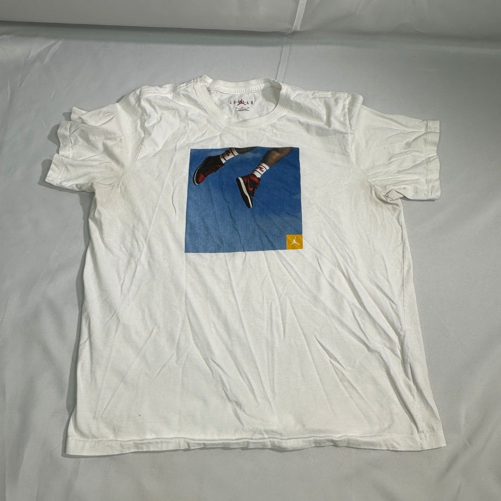 Jordan Brand Nike Jordan T-Shirt Men's XL White Air Jordan 1 Sneaker Size US XL / EU 56 / 4 - 1 Thumbnail