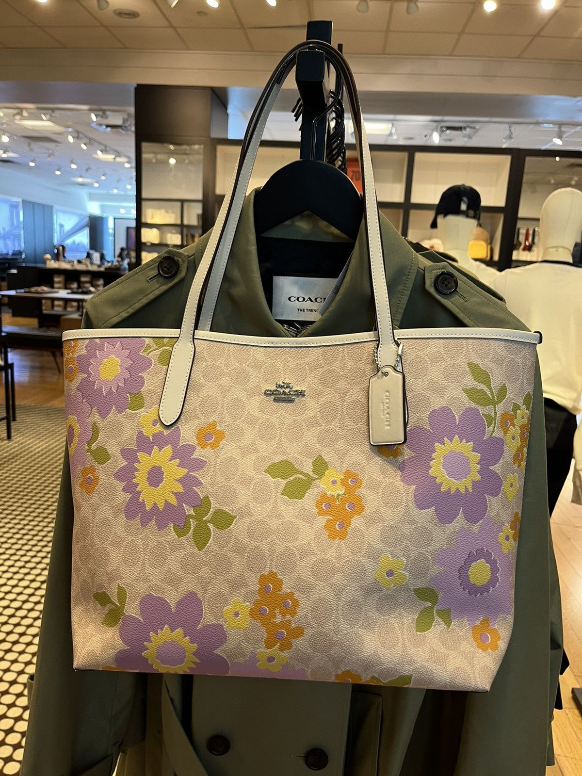 Coach NWT COACH City Tote Bag Signature Canvas With Floral Print Size ONE SIZE - 8 Thumbnail