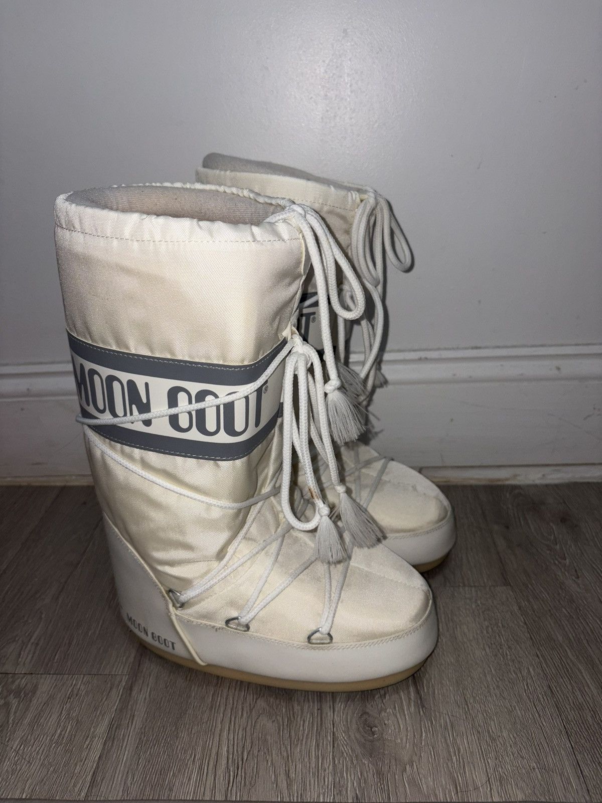 Moon Boot White moon boots size 6 Size US 6 / IT 36 - 1 Thumbnail