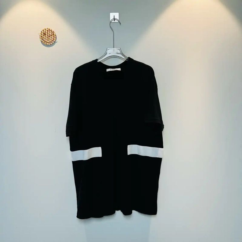 Givenchy Givenchy Black Cotton T-Shirt for Men 0089 Size US XS / EU 42 / 0 - 1 Thumbnail