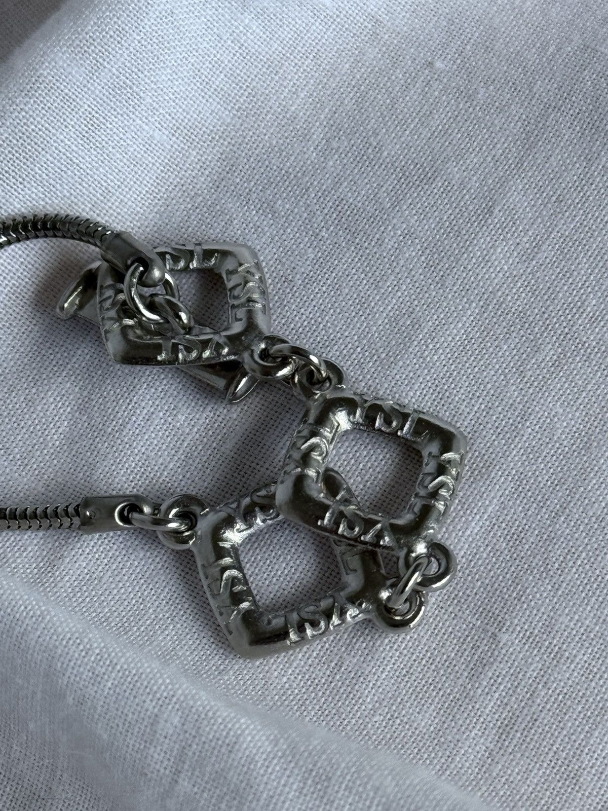 Yves Saint Laurent Yves Saint Laurent YSL Vintage Metal Heart Pendant Necklace Size ONE SIZE - 6 Thumbnail