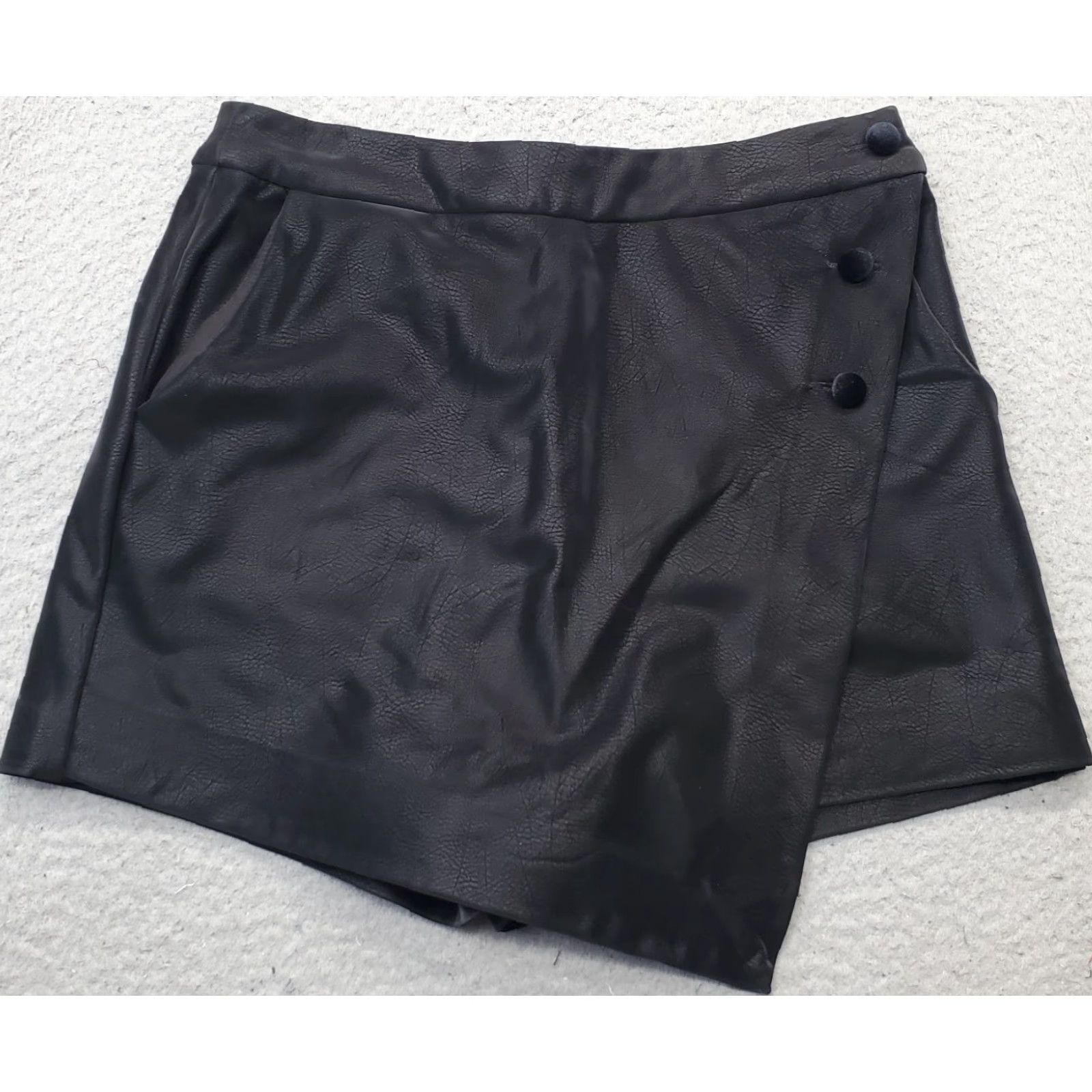 Guess GUESS Asymmetrical Faux Leather Mini Skirt Womens S Black Back Zip Size 28" / US 6 / IT 42 - 2 Thumbnail