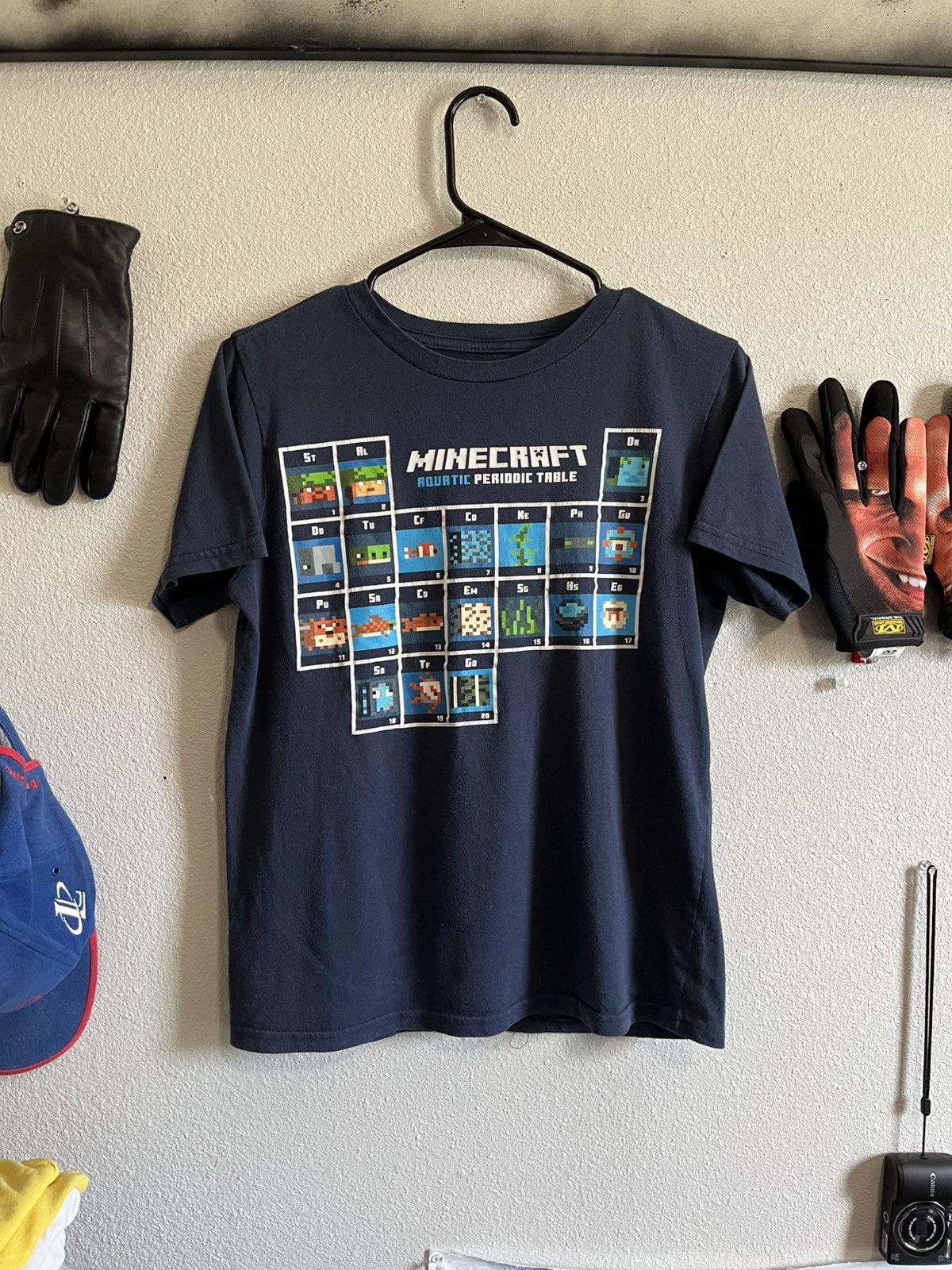 Vintage 2022 Mojang “Aquatic Periodic Table” Minecraft T-Shirt xs/s Size US S / EU 44-46 / 1 - 1 Thumbnail