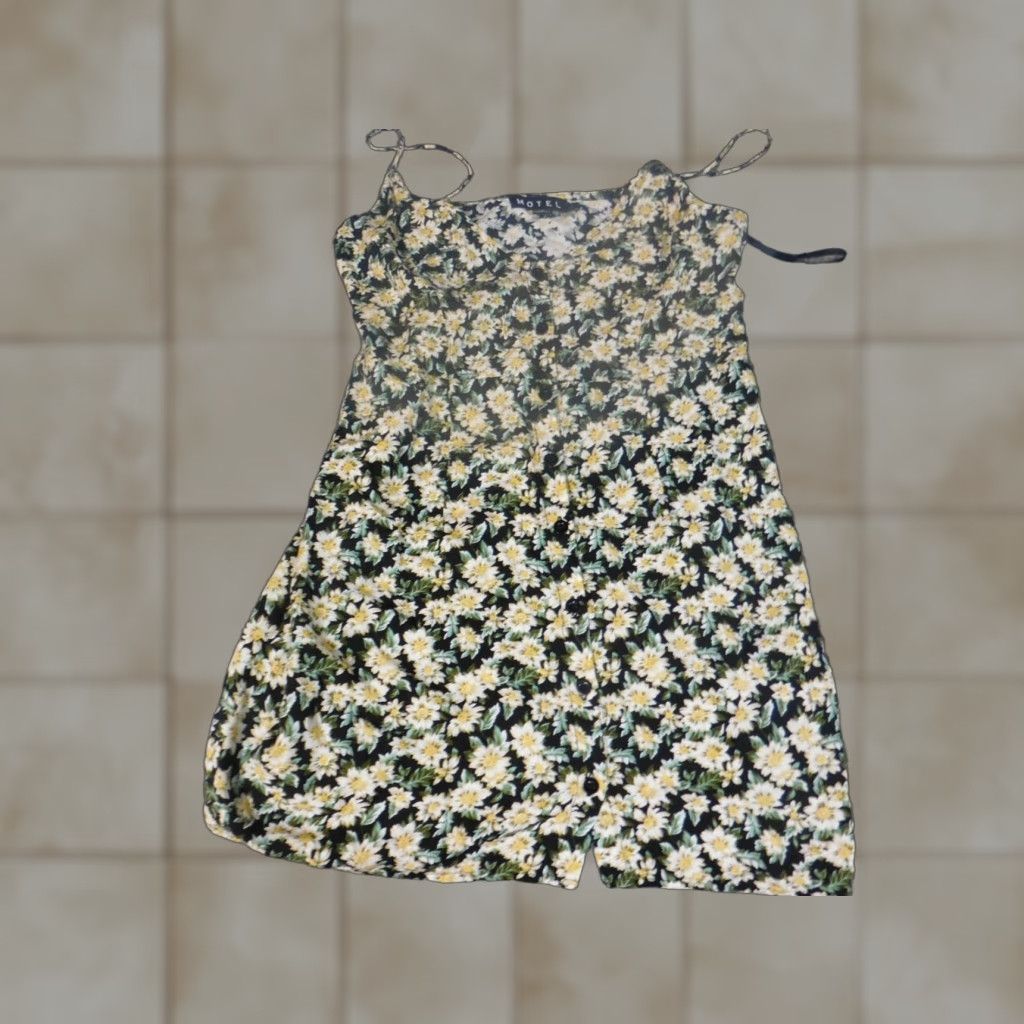 Vintage Motel Blouse Women S Black Floral Sleeveless Crew Neck Pullover Casual Regular Size S Black Floral Butterfly Pattern Viscose Rayon Stretch Size S / US 4 / IT 40 - 1 Thumbnail