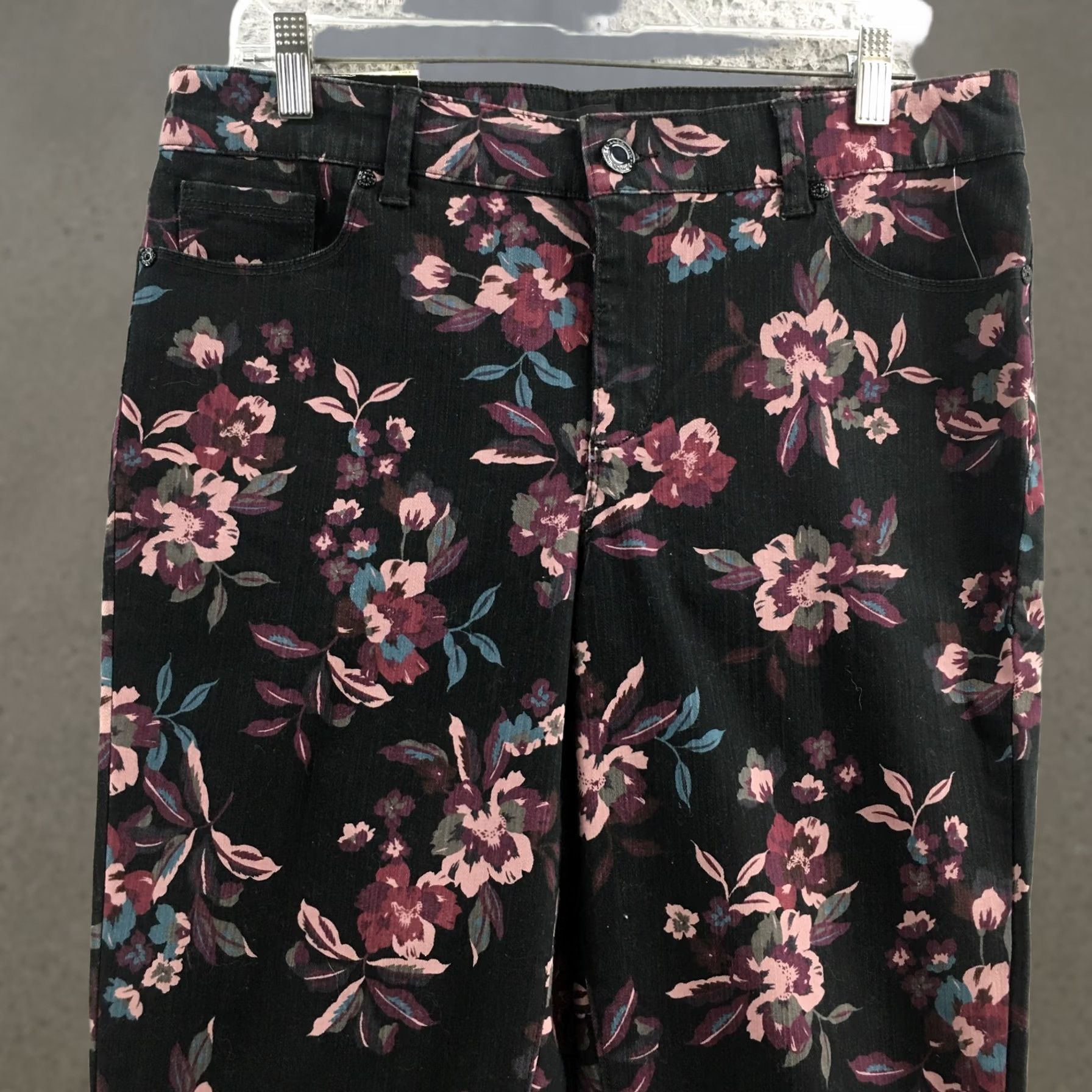 Vintage Bandolino Amy Modern Straight Leg Jeans Womens 8 Black Floral NEW Size 24" / US 00 / IT 34 - 1 Thumbnail