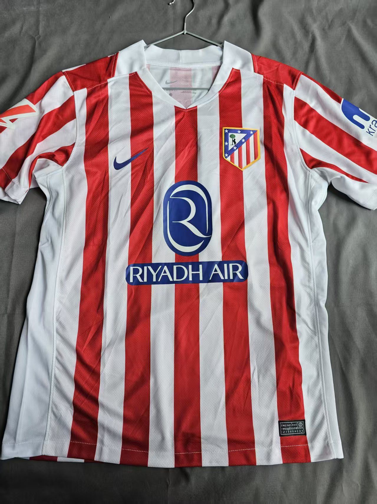 Other Atletico Madrid #19 Julián Álvarez Jersey Home 2026 Size US L / EU 52-54 / 3 - 2 Thumbnail
