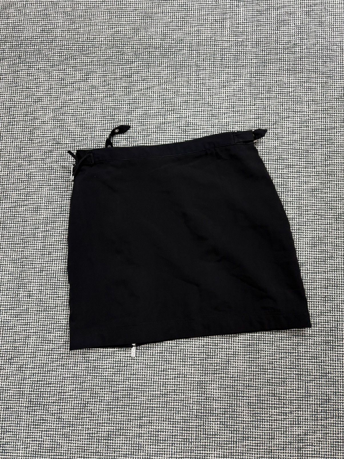 Gianfranco Ferre Gianfranco Ferre nylon bondage full zip skirt avant garde Size 30" / US 8 / IT 44 - 2 Thumbnail