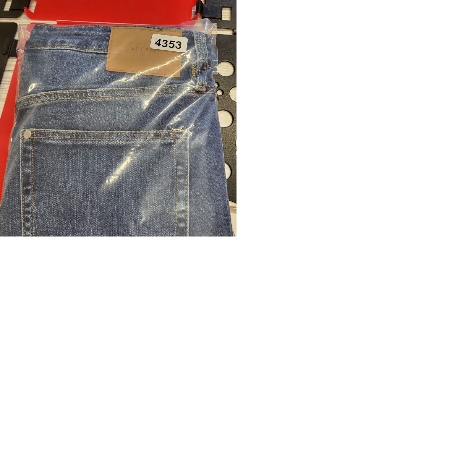 H&M H&M Jeans Women Blue Denim Skinny Slim 12 Regular 5-Pocket Distressed Whiskered Medium Wash Bohemian 90s City Size 34" / US 12 / IT 48 - 11 Thumbnail