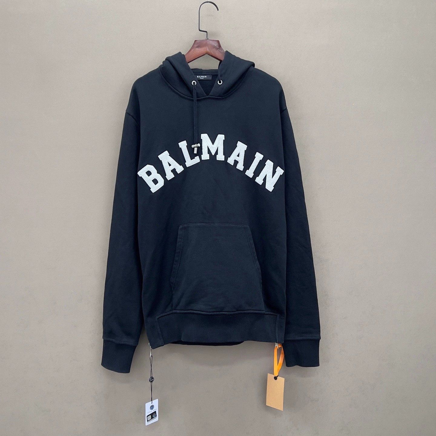 Balmain balmain black logo hoodie with kangaroo pocket Size US M / EU 48-50 / 2 - 1 Thumbnail