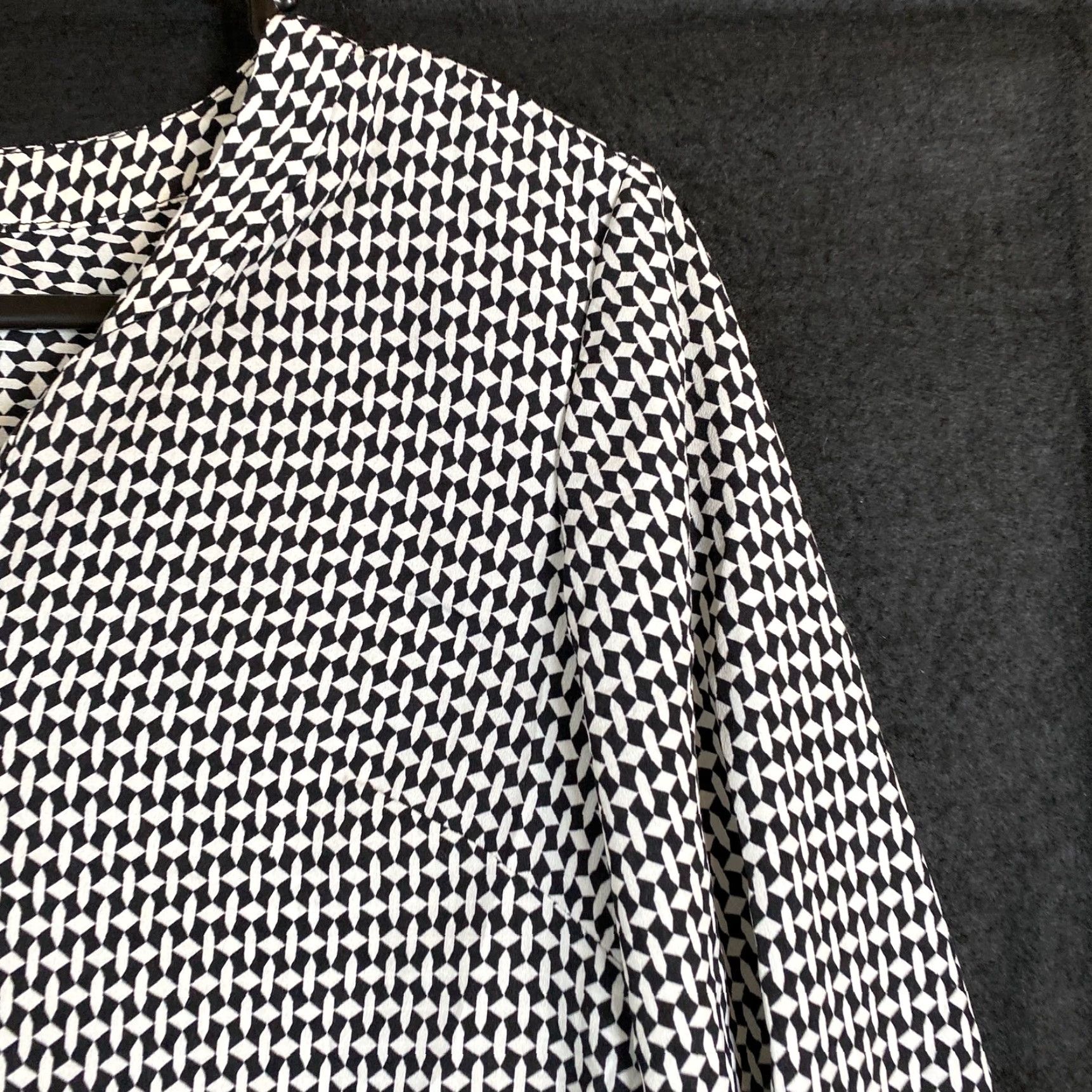 Talbots Talbots Womens Blouse Black White Diamond V Neck Long Sleeve Lightweight Petite Size XXS / US 00 / IT 34 - 5 Thumbnail