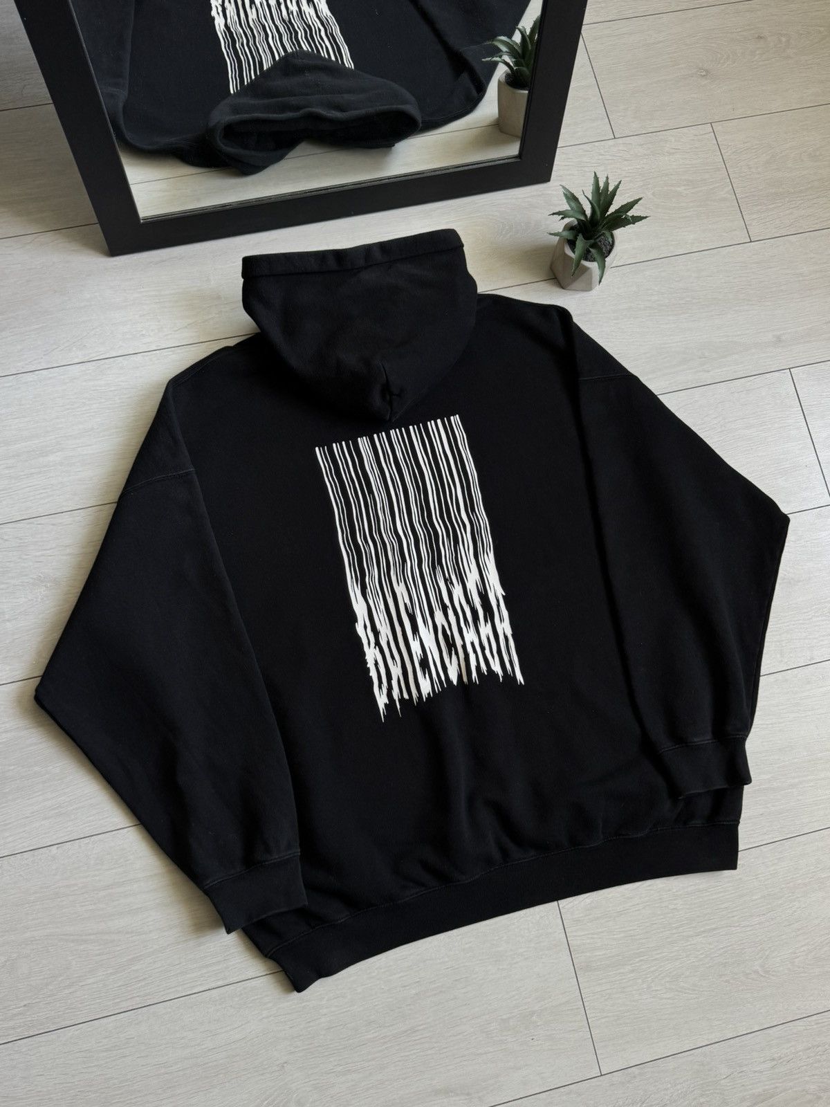 Balenciaga Balenciaga Unifit Barcode Logo Ovesized Hoodie Size US L / EU 52-54 / 3 - 3 Thumbnail