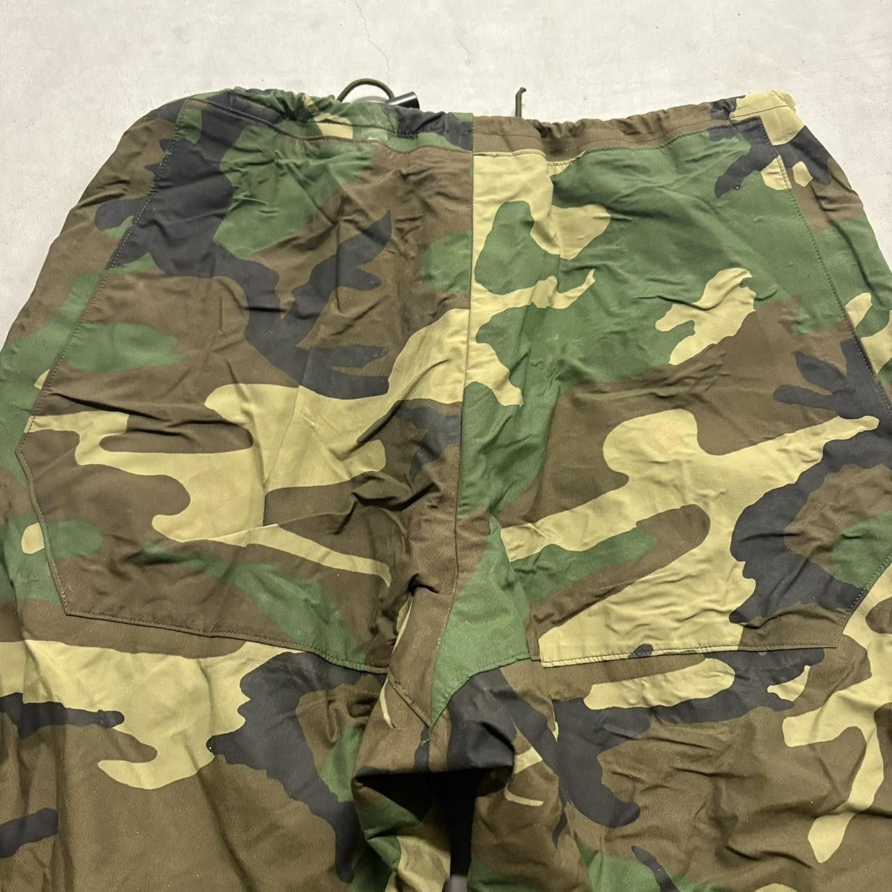 Vintage Crazy Vintage Y2K/2000s Super Baggy Camo Military style Slight Paint Splatter Track Pants! Size US 34 / EU 50 - 7 Thumbnail