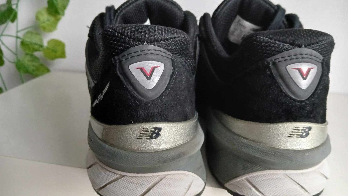 New Balance New Balance 990 V5 size 9 sneakers Size US 9 / EU 42 - 8 Thumbnail