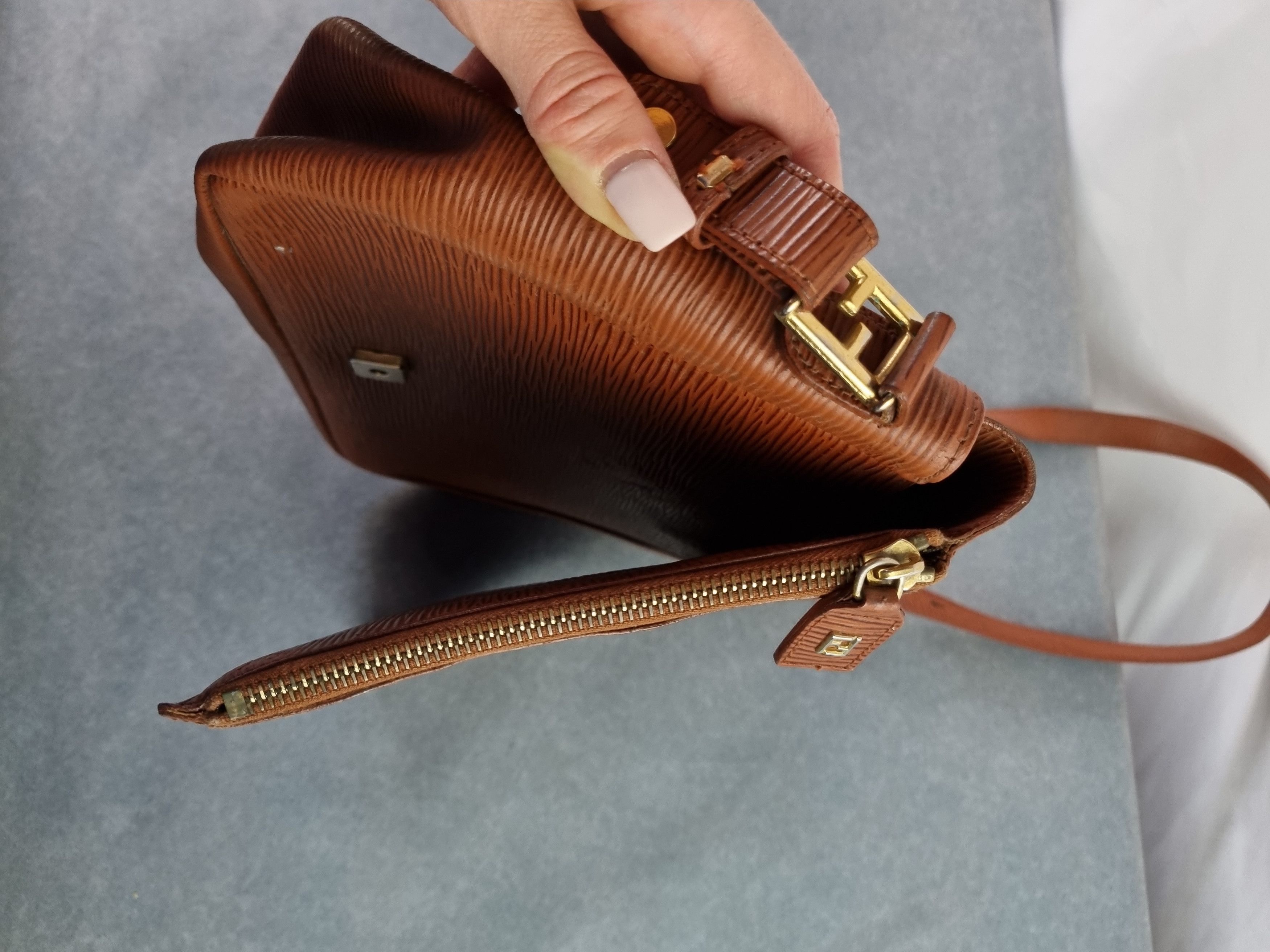 Fendi Vintage FENDI Brown Epi Leather Messenger Crossbody Bag Size ONE SIZE - 11 Thumbnail