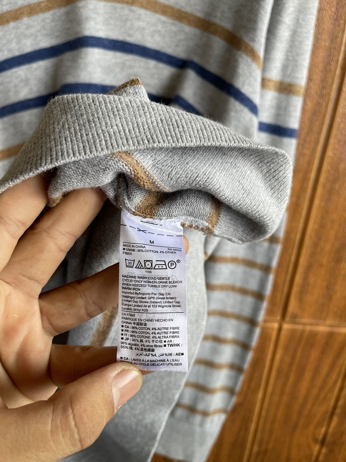 Gap 🔥GAP🔥Striped Sweatshirt V Neck Long Sleeve Tee Size US M / EU 48-50 / 2 - 8 Thumbnail