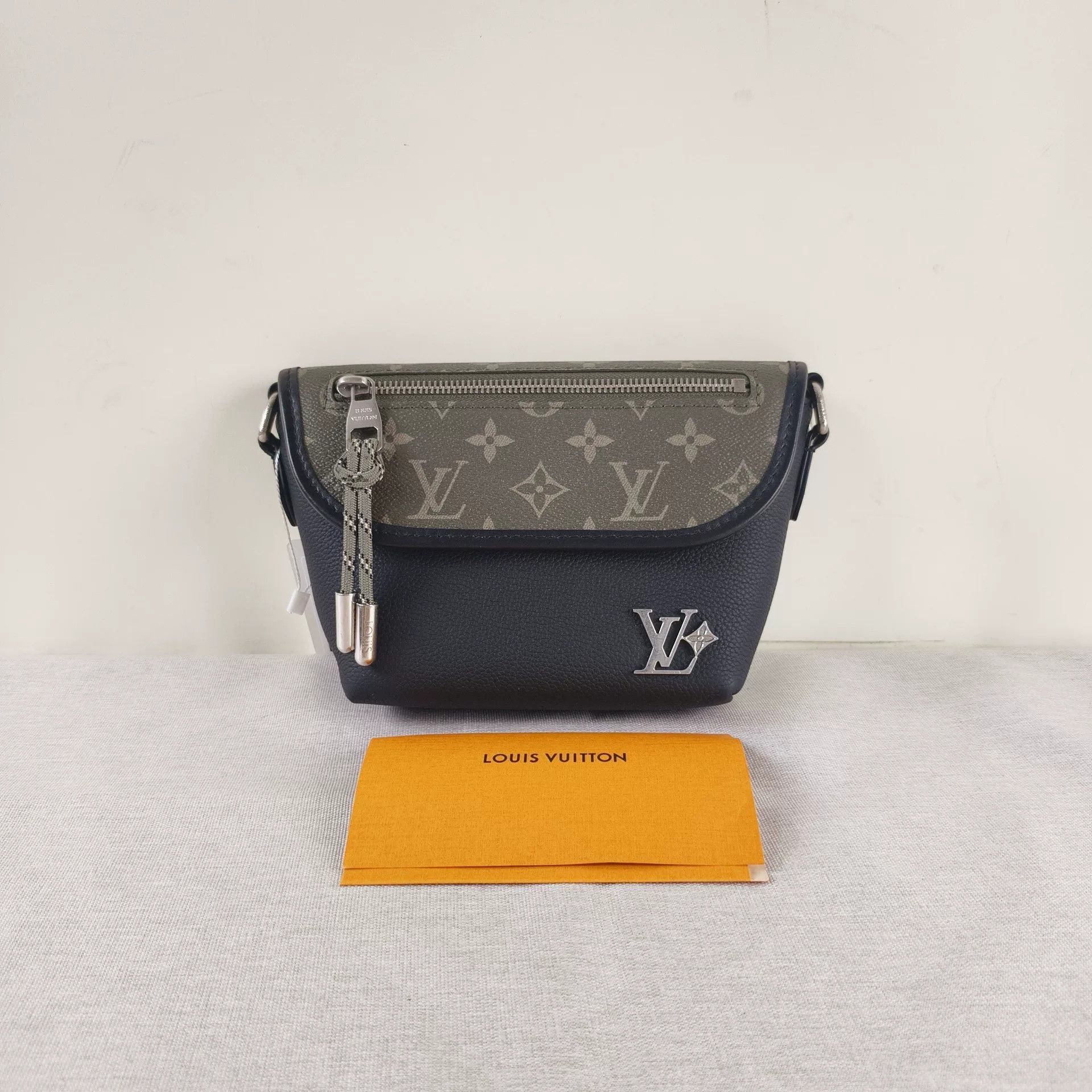 Louis Vuitton Pre-loved Bag Very good condition Size ONE SIZE - 1 Thumbnail
