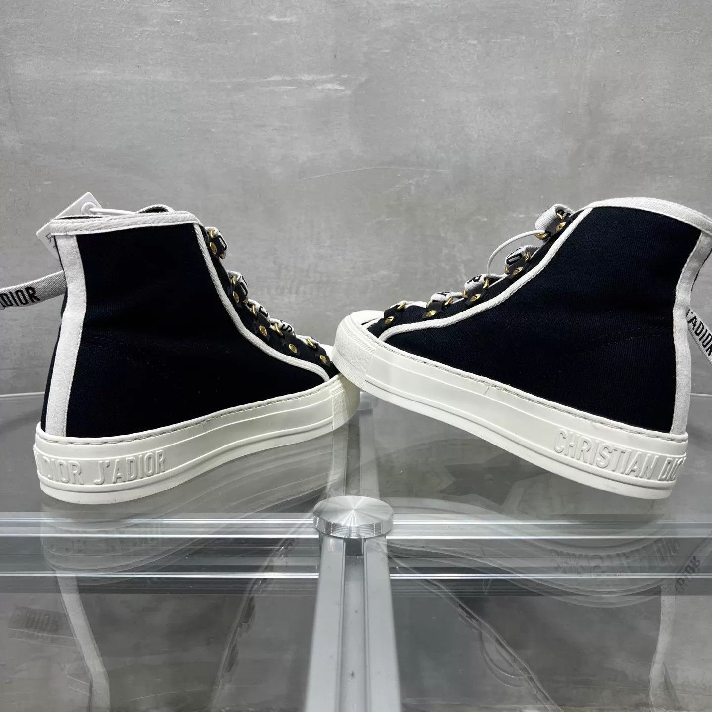 Dior Dior classic b&w logo canvas sneaker size 35 Size US 4.5 / IT 34.5 - 5 Thumbnail