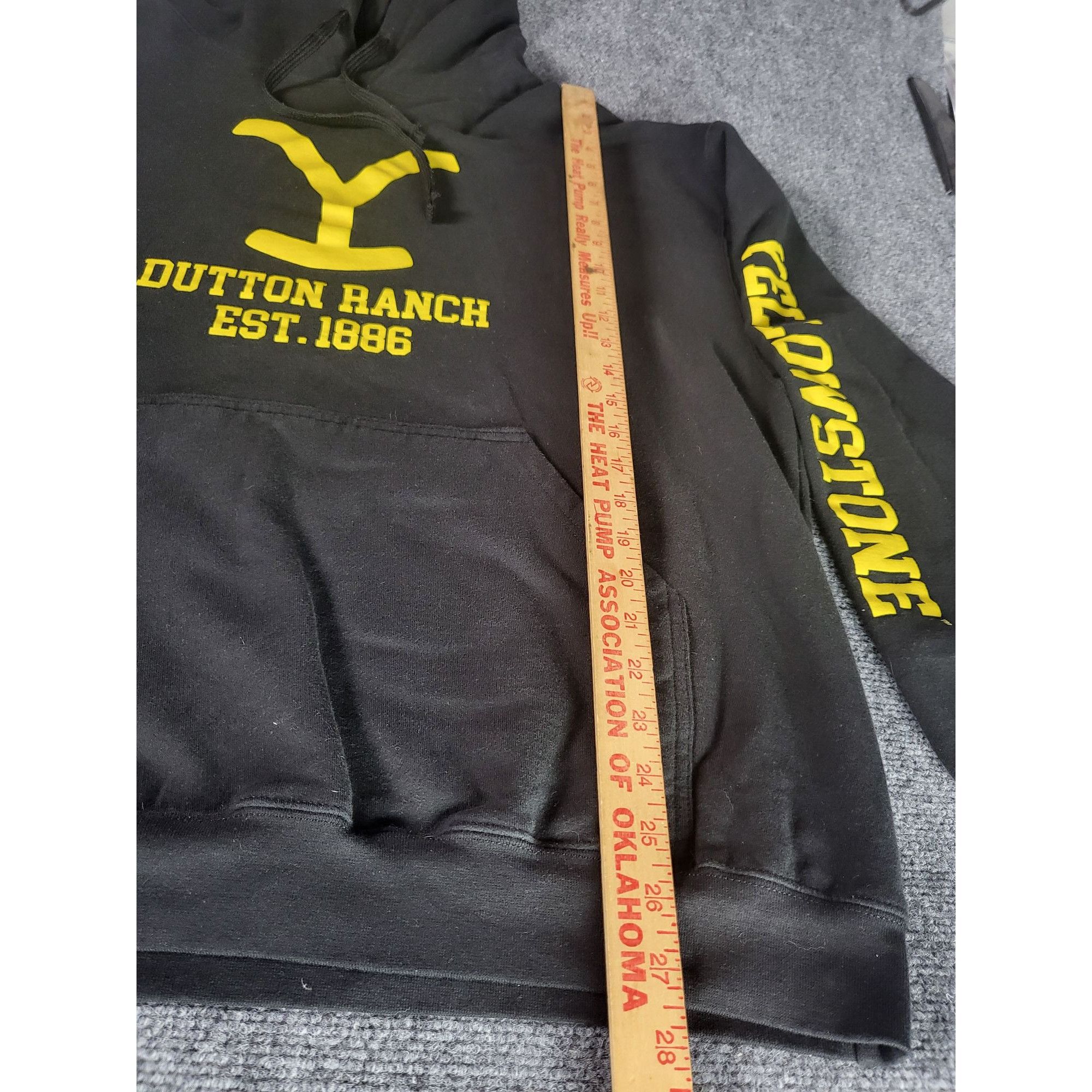 Other YELLOWSTONE Dutton Ranch Sleeve Logo Pullover Hoodie Authent Size US XXL / EU 58 / 5 - 3 Thumbnail