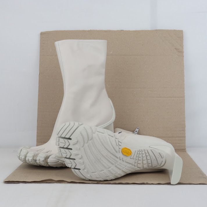 Balenciaga o1rshd1 Soft Leather Heeled Toe Boots in Chalky White Size US 8 / IT 38 - 11 Thumbnail