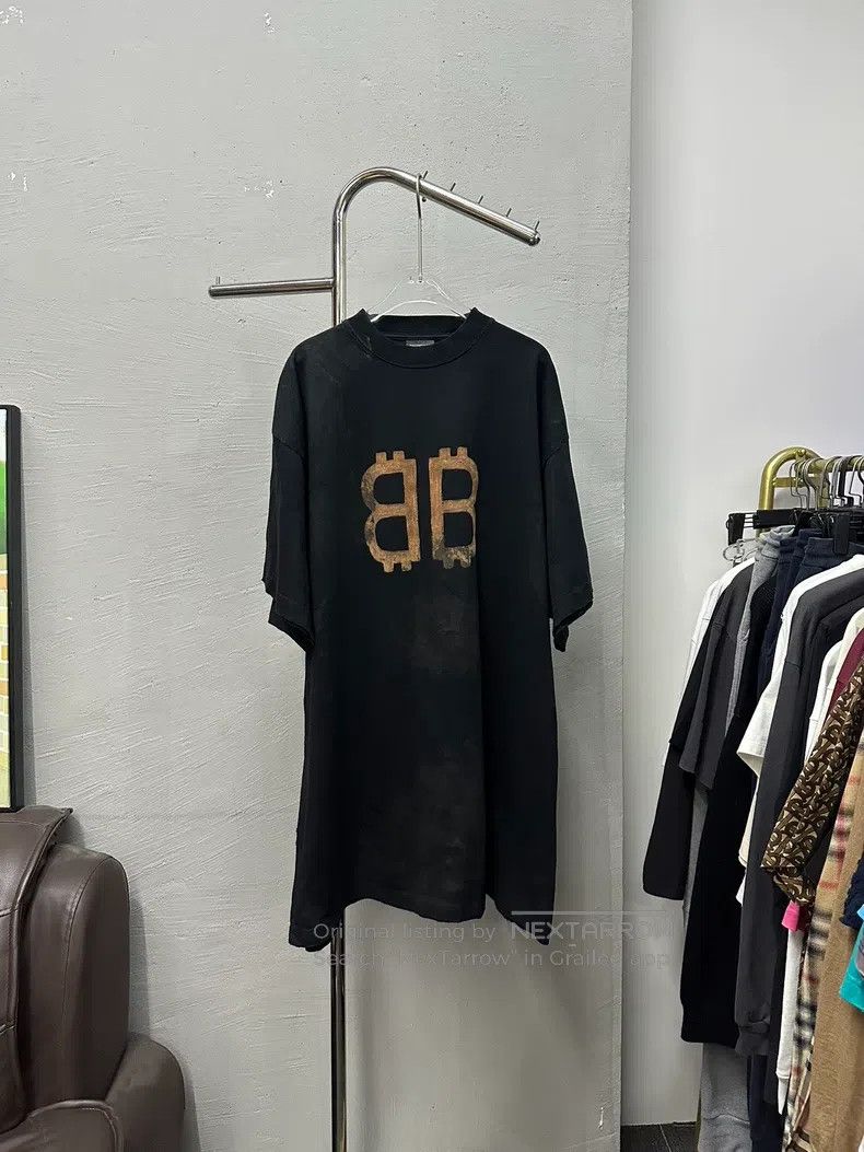 Balenciaga Balenciaga Short Sleeve Bitcoin Double B Washed Distressed Size US L / EU 52-54 / 3 - 1 Thumbnail