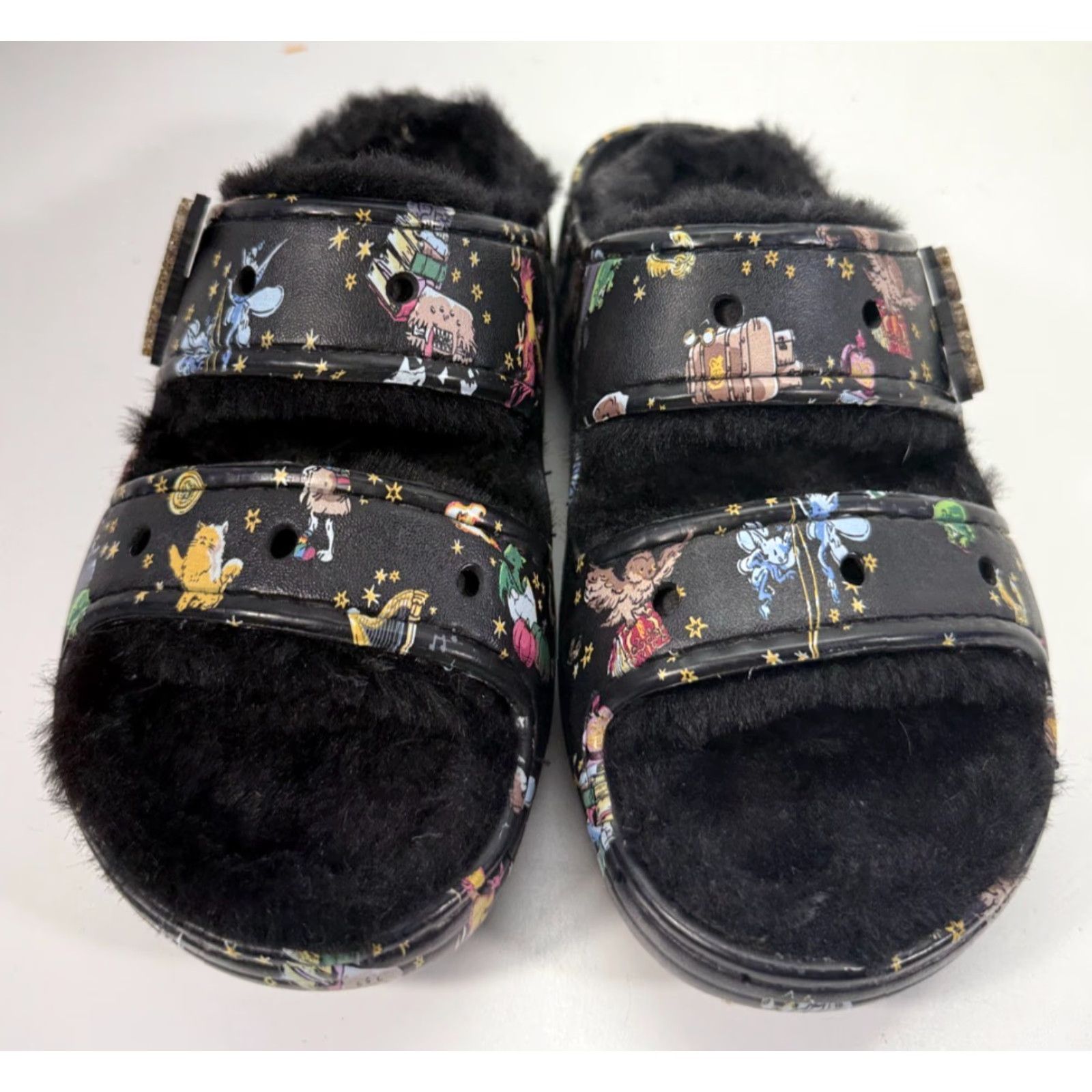 Crocs VINTAGE Crocs Vera Bradley Harry Potter Sandals Womens 6 Black Fur Lined Wizarding World Cozzzzy Classic Slides Mens? Womens Size US 6 / IT 36 - 2 Thumbnail