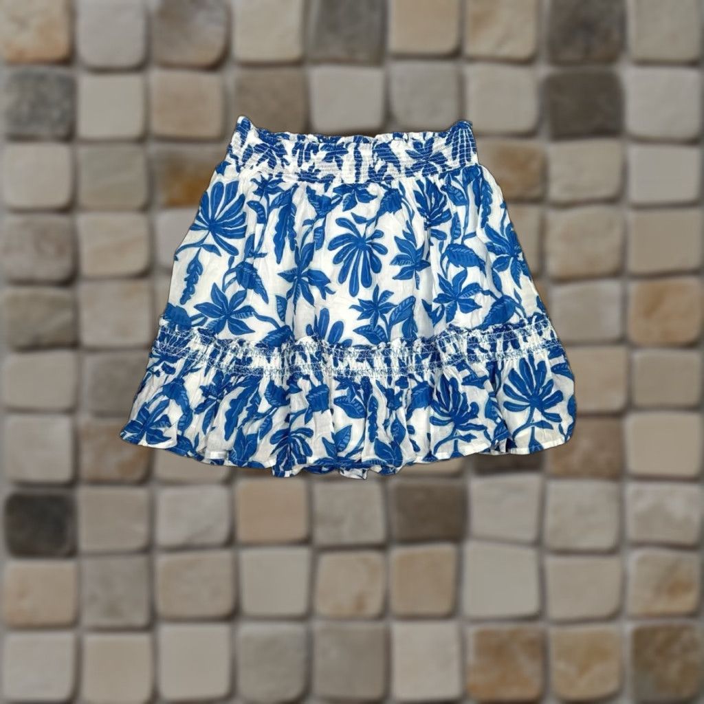 Vineyard Vines Vineyard Vines A-Line Skirt Womens Small White Floral Cotton Smocked Ruffle Hem Size 28" / US 6 / IT 42 - 1 Thumbnail